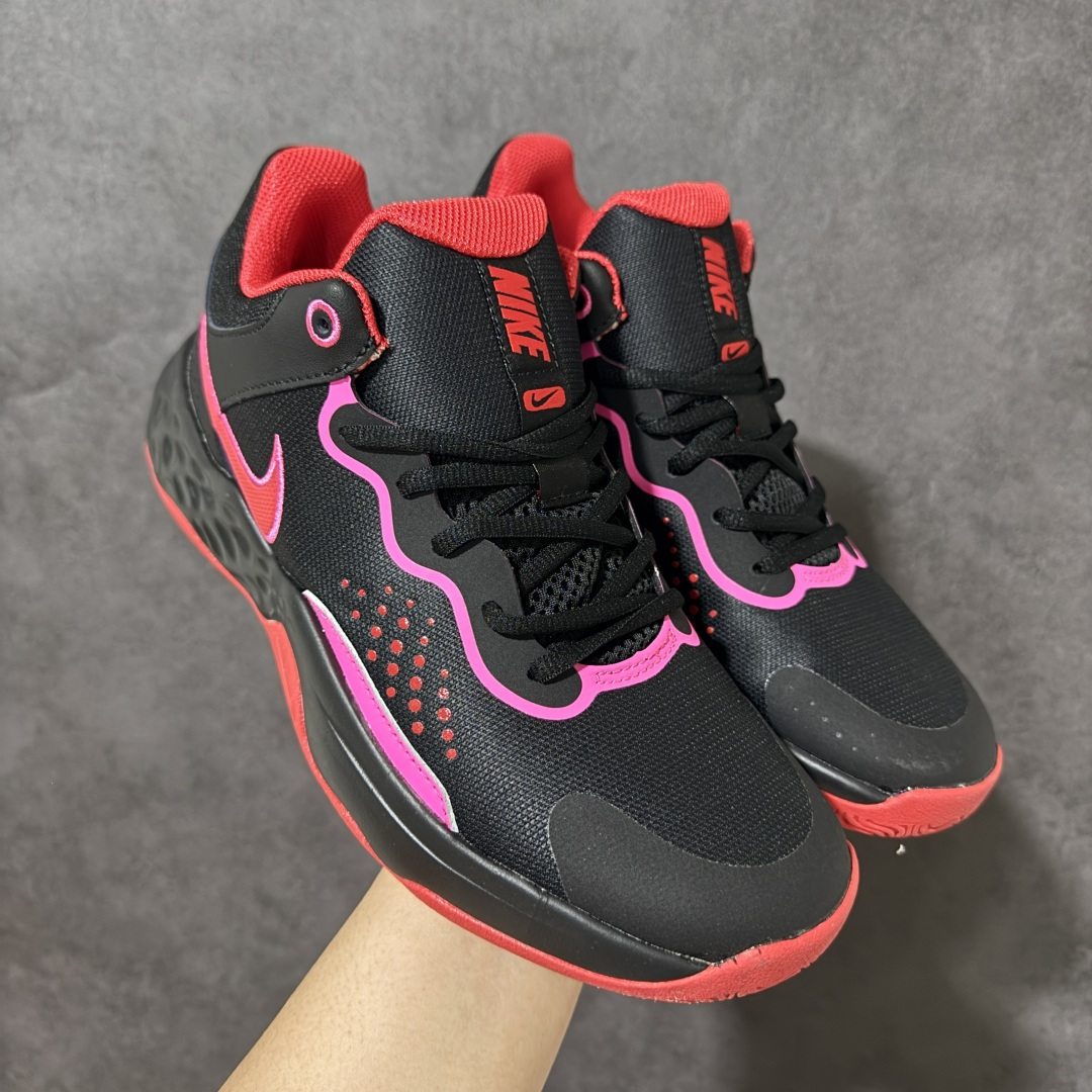 【公司级】Nike Fly By Mid 3 圆头系带织物 TPU 减震防滑耐磨抗冲击轻便回弹 低帮实战篮球鞋 鞋款整体以工程网布打造，搭配热熔膜动态飞线，鞋身两侧带有经典Swoosh LLogo，鞋舌处和后跟饰有Nike品牌标志，鞋身侧面和鞋舌上有透气孔，提供透气性；全掌Zoom Air气垫。室内抓地优秀，后掌缓震极限较高，Phylonn泡棉组合，人字纹，波浪纹橡胶外底。 货号：DD9311 尺码：40-46带半码-选品中心