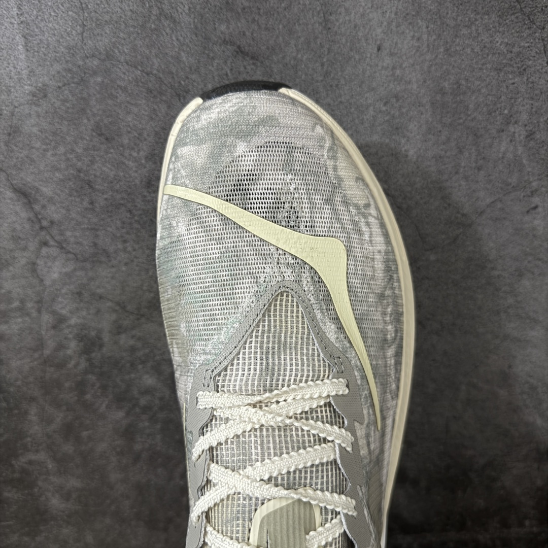 图片[5]-【公司级】Hoka U Rocket X 3 泡棉科技旗舰竞速运动跑鞋 1180830 SQW  #鞋款整体设计符合自然步态的不对称鞋面和鞋底结构 大底在高耗损区域设置耐磨橡胶，并未完全覆盖，减轻鞋身重量同时也保证抓地力。  尺码：36 36.5 37 38 38.5 39 40 40.5 41 42 42.5 43 44 45-选品中心