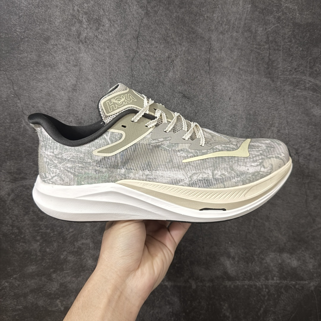 【公司级】Hoka U Rocket X 3 泡棉科技旗舰竞速运动跑鞋 1180830 SQW  #鞋款整体设计符合自然步态的不对称鞋面和鞋底结构 大底在高耗损区域设置耐磨橡胶，并未完全覆盖，减轻鞋身重量同时也保证抓地力。  尺码：36 36.5 37 38 38.5 39 40 40.5 41 42 42.5 43 44 45-选品中心