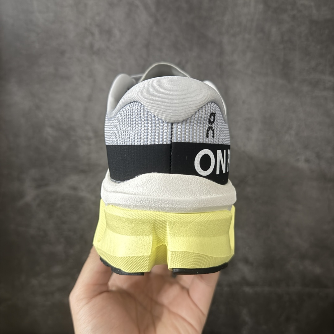 图片[4]-【公司级】On昂跑 Cloudmonster Hyper 小怪兽3 舒适防滑耐磨 轻量级休闲运动跑鞋 该款 Cloudmonster 的与众不同的全新“趣怪”风格，显而易见！延续怪兽级性能依旧搭载了大体积的 Cloud Tec 鞋底科技的性能更明显的摇椅圆弧轮廓让步代轻松发挥迈进地淋漓尽致，带来更强的回弹感！更好地推进你向前的每一步，尽享舒适度，由再生材质打造的柔软鞋垫和鞋面确保出色的透气性，将舒适度提升至新高，为你跑完轻松的5公里或费力的20公里提供理想助力，怪兽般的外形和妙趣的畅跑背后是强大的性能表现！ 货号：3MG10060119 尺码：36-45没半码-选品中心