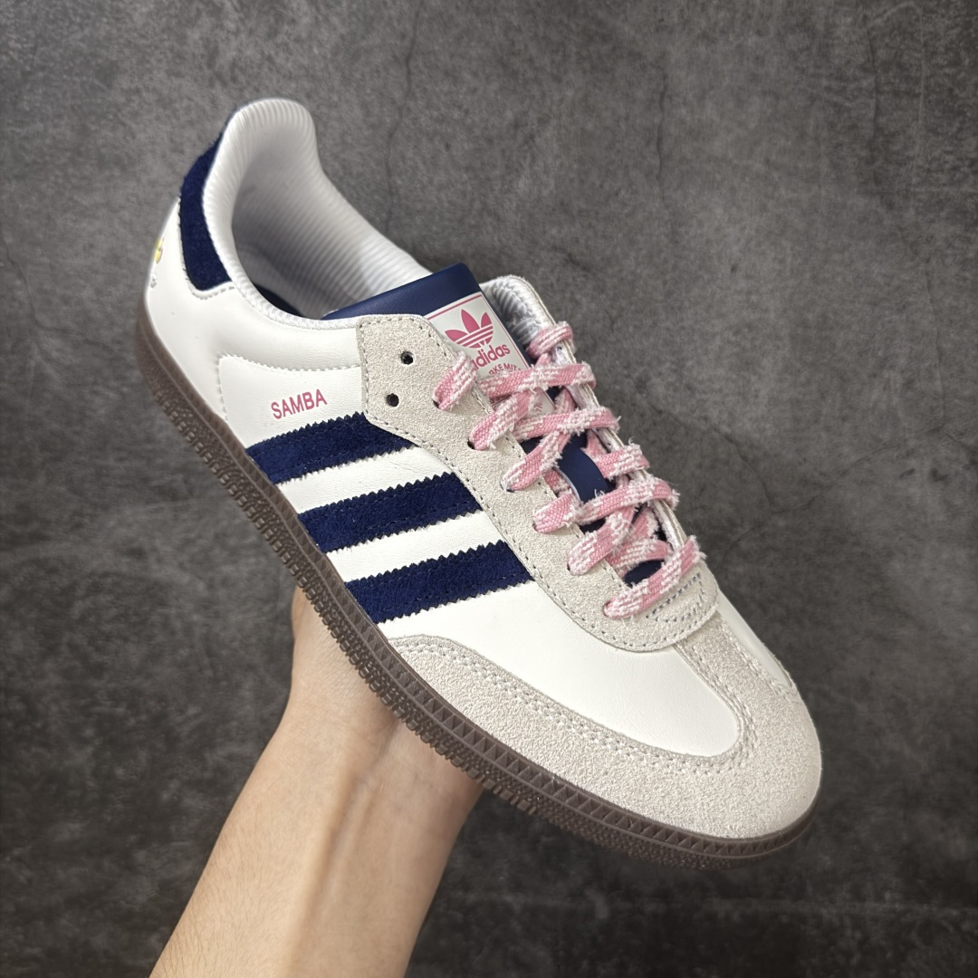 图片[3]-【渠道纯原】adidas originals × Disney/迪士尼 SAMBA OG 舒适贴合 德训鞋 男女同款 粉白 口碑大厂出品 品控大底版型不断改良更新 全套原纸板楦头开发 确保原汁原味 完美呈现桑巴版型 一比一鞋头弧度高度鞋身弧度 此版本只针对中端市场 皮料材质有所更替 其他数据细节工艺流程均保持一致 绝不口嗨 细节品控鞋型随意对比 正确烫金高频细节 原装纳米超迁皮料 独家私模橡胶大底 原盒原配 尺码：35.5 36 36.5 37.5 38 38.5 39 40 40.5 41 42 42.5 43 44 44.5 45-选品中心