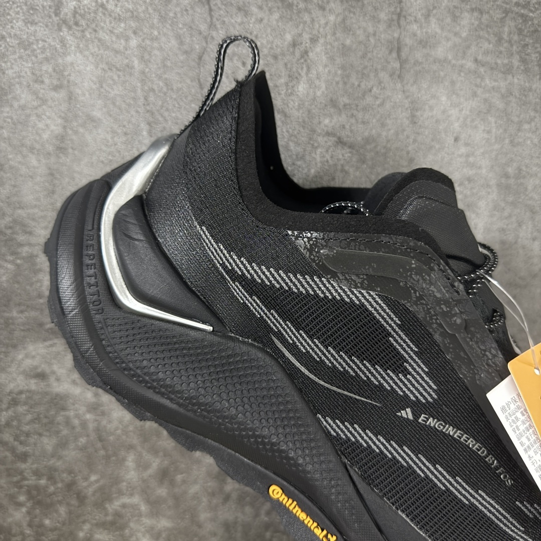 图片[7]-【纯原版】adidas HOLO PEAK 舒适贴合 户外越野跑鞋 男女同款 黑色 KI1520 顶级纯原 原鞋私模1：1开发 抽绳绑带设计，黑武士款机能感拉满，Lightstrike Pro中底踩出硬核气场，暗黑美学直接封神；黑武士款通透网面+流线型设计，清爽又轻盈，穿搭脚感全拿捏；大地咖款复古氛围感拉满，马牌大底防滑耐磨，抓地力超稳，软弹中底适合长时间步行越野不累脚，超高颜值 百搭各种风格！ 尺码：36-45含半码-选品中心