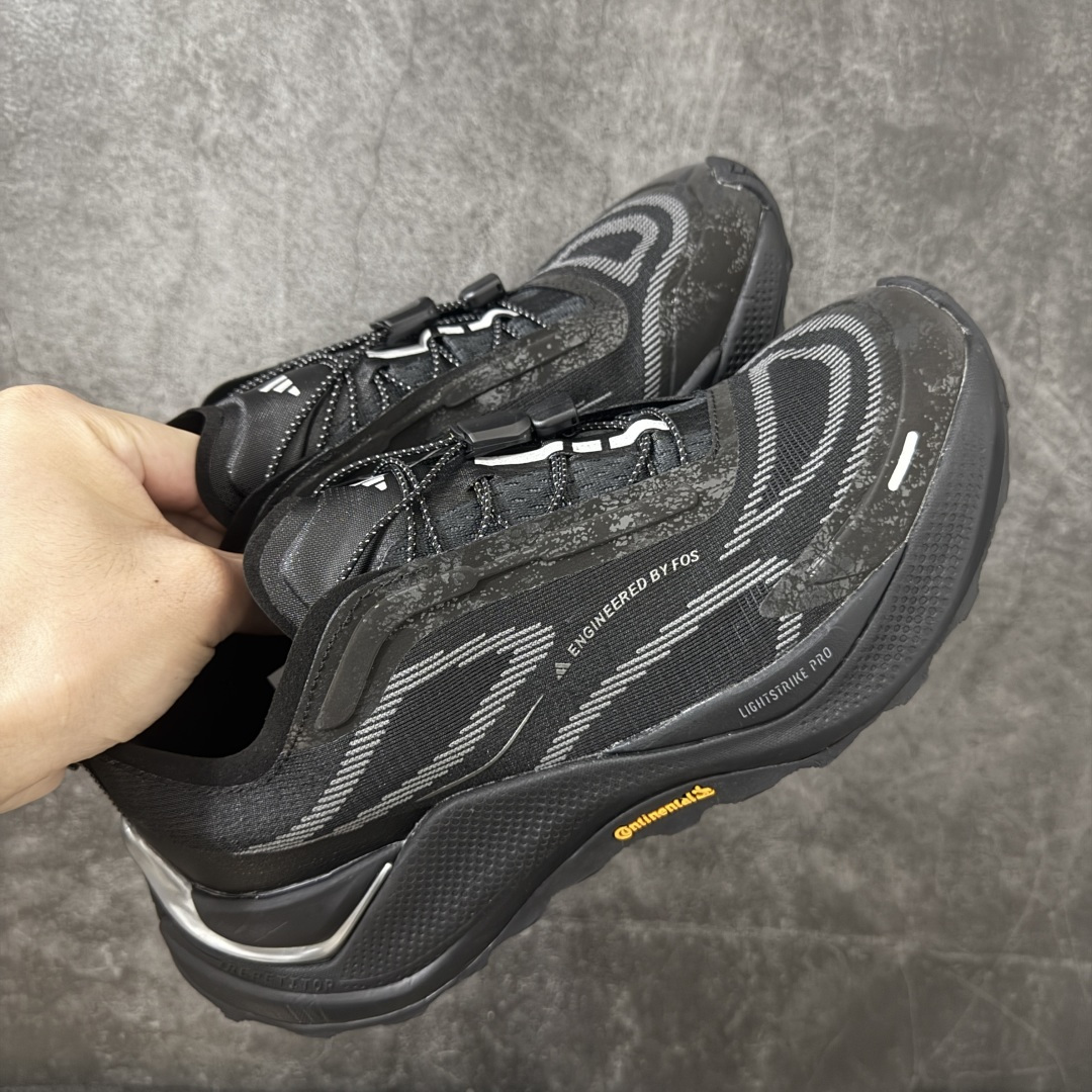 图片[2]-【纯原版】adidas HOLO PEAK 舒适贴合 户外越野跑鞋 男女同款 黑色 KI1520 顶级纯原 原鞋私模1：1开发 抽绳绑带设计，黑武士款机能感拉满，Lightstrike Pro中底踩出硬核气场，暗黑美学直接封神；黑武士款通透网面+流线型设计，清爽又轻盈，穿搭脚感全拿捏；大地咖款复古氛围感拉满，马牌大底防滑耐磨，抓地力超稳，软弹中底适合长时间步行越野不累脚，超高颜值 百搭各种风格！ 尺码：36-45含半码-选品中心