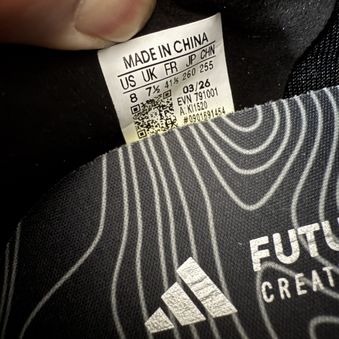 图片[8]-【纯原版】adidas HOLO PEAK 舒适贴合 户外越野跑鞋 男女同款 黑色 KI1520 顶级纯原 原鞋私模1：1开发 抽绳绑带设计，黑武士款机能感拉满，Lightstrike Pro中底踩出硬核气场，暗黑美学直接封神；黑武士款通透网面+流线型设计，清爽又轻盈，穿搭脚感全拿捏；大地咖款复古氛围感拉满，马牌大底防滑耐磨，抓地力超稳，软弹中底适合长时间步行越野不累脚，超高颜值 百搭各种风格！ 尺码：36-45含半码-选品中心