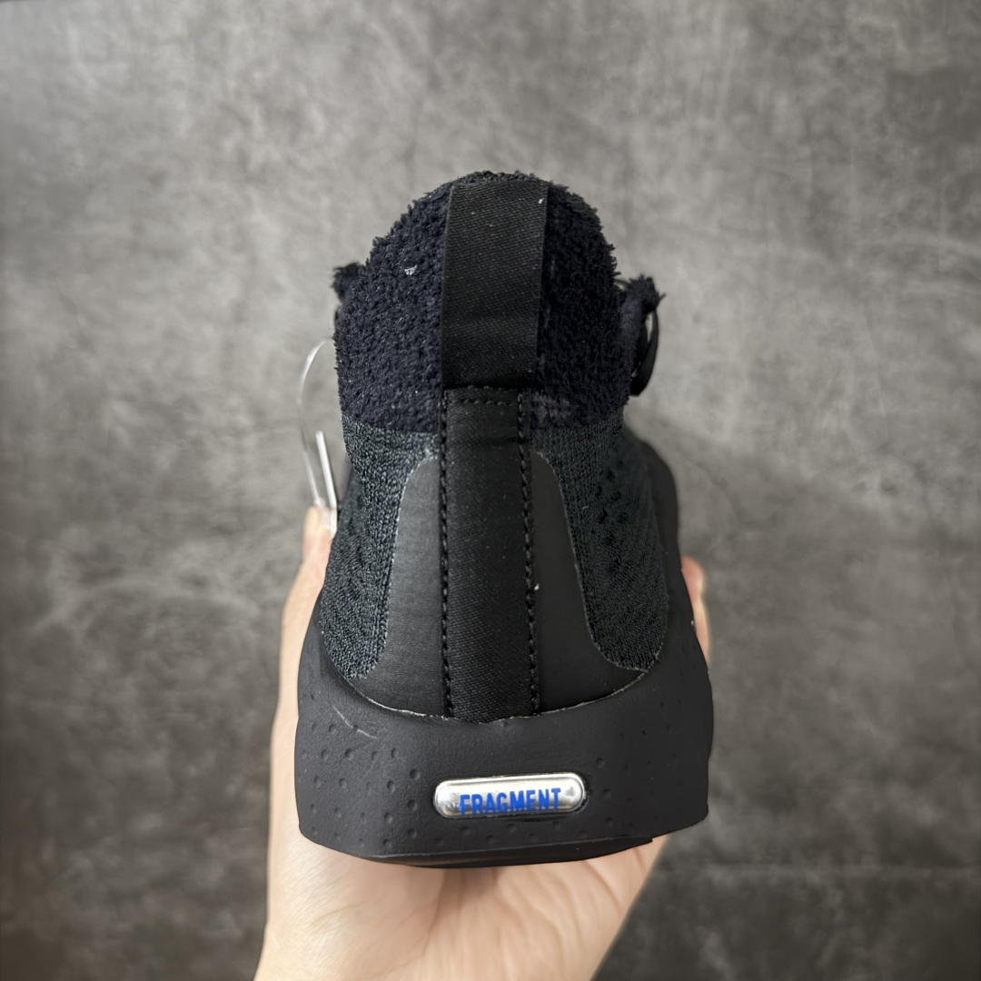 图片[4]-【纯原神版】Fragment Design x NK Mind 002 藤原浩联名 足底按摩舒适运动休闲训练鞋 黑蓝 IQ8504-002 全套原厂楦头原纸板数据档案 历时四个月倾力打造 原厂0937机台Flyknit飞织工艺 鞋面针织密度弹性完美同步原鞋 工艺同步公司 原厂压底模 加固按摩单元 防止颗粒松动 原装TUP鞋扣 亮黑后跟条 白色字体采用工业级丝网印刷（丝印）工艺 字体边缘锐利清晰 笔画粗细均匀 没有毛边或晕染 依旧延续Mind系列的标志性外观 采用黑色Flyknit鞋面 并用到拼接结构和外露缝线强调设计感 鞋底依旧配备22个皇家蓝独立泡棉按摩球 鞋底的FRAGMENT经典标语也同样保留其中 还在鞋舌加入了一块印有闪电章的特殊提环 来进一步表明联名身份 正常尺码 尺码：36 36.5 37.5 38 38.5 39 40 40.5 41 42 42.5 43 44 44.5 45 46-选品中心