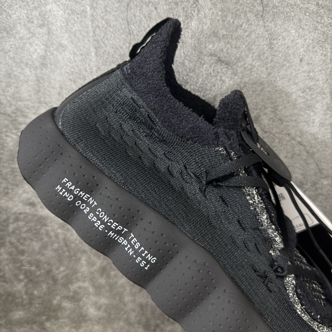 图片[7]-【纯原神版】Fragment Design x NK Mind 002 藤原浩联名 足底按摩舒适运动休闲训练鞋 黑蓝 IQ8504-002 全套原厂楦头原纸板数据档案 历时四个月倾力打造 原厂0937机台Flyknit飞织工艺 鞋面针织密度弹性完美同步原鞋 工艺同步公司 原厂压底模 加固按摩单元 防止颗粒松动 原装TUP鞋扣 亮黑后跟条 白色字体采用工业级丝网印刷（丝印）工艺 字体边缘锐利清晰 笔画粗细均匀 没有毛边或晕染 依旧延续Mind系列的标志性外观 采用黑色Flyknit鞋面 并用到拼接结构和外露缝线强调设计感 鞋底依旧配备22个皇家蓝独立泡棉按摩球 鞋底的FRAGMENT经典标语也同样保留其中 还在鞋舌加入了一块印有闪电章的特殊提环 来进一步表明联名身份 正常尺码 尺码：36 36.5 37.5 38 38.5 39 40 40.5 41 42 42.5 43 44 44.5 45 46-选品中心