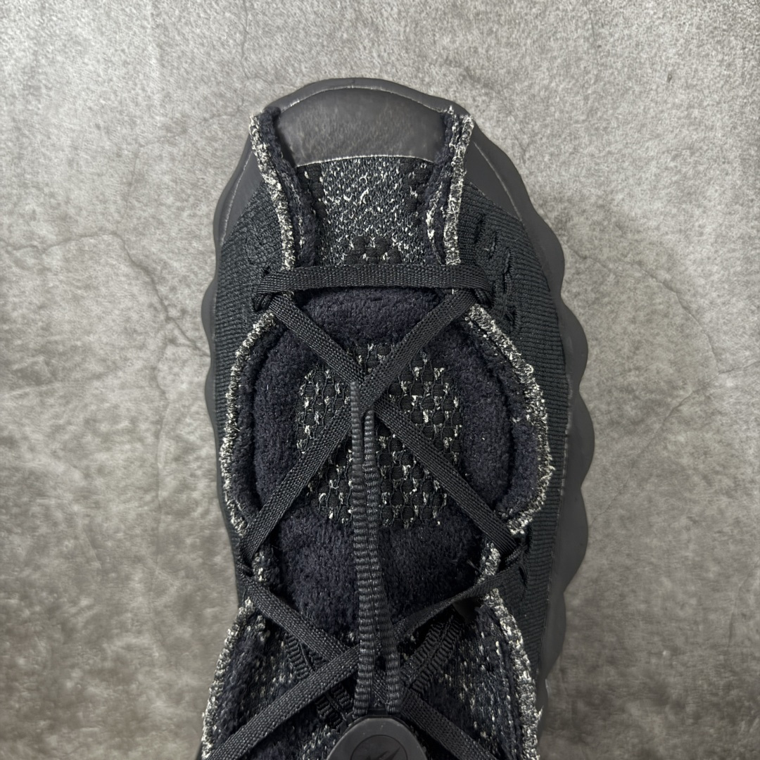 图片[5]-【纯原神版】Fragment Design x NK Mind 002 藤原浩联名 足底按摩舒适运动休闲训练鞋 黑蓝 IQ8504-002 全套原厂楦头原纸板数据档案 历时四个月倾力打造 原厂0937机台Flyknit飞织工艺 鞋面针织密度弹性完美同步原鞋 工艺同步公司 原厂压底模 加固按摩单元 防止颗粒松动 原装TUP鞋扣 亮黑后跟条 白色字体采用工业级丝网印刷（丝印）工艺 字体边缘锐利清晰 笔画粗细均匀 没有毛边或晕染 依旧延续Mind系列的标志性外观 采用黑色Flyknit鞋面 并用到拼接结构和外露缝线强调设计感 鞋底依旧配备22个皇家蓝独立泡棉按摩球 鞋底的FRAGMENT经典标语也同样保留其中 还在鞋舌加入了一块印有闪电章的特殊提环 来进一步表明联名身份 正常尺码 尺码：36 36.5 37.5 38 38.5 39 40 40.5 41 42 42.5 43 44 44.5 45 46-选品中心