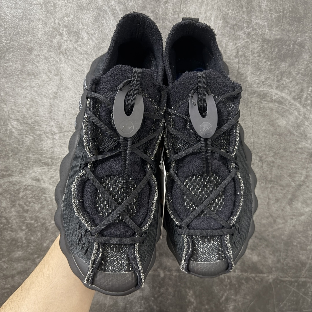 图片[2]-【纯原神版】Fragment Design x NK Mind 002 藤原浩联名 足底按摩舒适运动休闲训练鞋 黑蓝 IQ8504-002 全套原厂楦头原纸板数据档案 历时四个月倾力打造 原厂0937机台Flyknit飞织工艺 鞋面针织密度弹性完美同步原鞋 工艺同步公司 原厂压底模 加固按摩单元 防止颗粒松动 原装TUP鞋扣 亮黑后跟条 白色字体采用工业级丝网印刷（丝印）工艺 字体边缘锐利清晰 笔画粗细均匀 没有毛边或晕染 依旧延续Mind系列的标志性外观 采用黑色Flyknit鞋面 并用到拼接结构和外露缝线强调设计感 鞋底依旧配备22个皇家蓝独立泡棉按摩球 鞋底的FRAGMENT经典标语也同样保留其中 还在鞋舌加入了一块印有闪电章的特殊提环 来进一步表明联名身份 正常尺码 尺码：36 36.5 37.5 38 38.5 39 40 40.5 41 42 42.5 43 44 44.5 45 46-选品中心