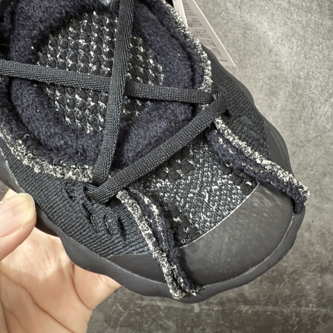 图片[5]-【纯原神版】Fragment Design x NK Mind 002 藤原浩联名 足底按摩舒适运动休闲训练鞋 黑蓝 IQ8504-002 全套原厂楦头原纸板数据档案 历时四个月倾力打造 原厂0937机台Flyknit飞织工艺 鞋面针织密度弹性完美同步原鞋 工艺同步公司 原厂压底模 加固按摩单元 防止颗粒松动 原装TUP鞋扣 亮黑后跟条 白色字体采用工业级丝网印刷（丝印）工艺 字体边缘锐利清晰 笔画粗细均匀 没有毛边或晕染 依旧延续Mind系列的标志性外观 采用黑色Flyknit鞋面 并用到拼接结构和外露缝线强调设计感 鞋底依旧配备22个皇家蓝独立泡棉按摩球 鞋底的FRAGMENT经典标语也同样保留其中 还在鞋舌加入了一块印有闪电章的特殊提环 来进一步表明联名身份 正常尺码 尺码：36 36.5 37.5 38 38.5 39 40 40.5 41 42 42.5 43 44 44.5 45 46-选品中心