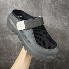 UGG Peakmod 塔斯曼半拖 金星波西米亚凉鞋,宋雨琦同款,一双鞋解锁两种温柔氛围。🌰 栗色多色: UGG Peakmod 塔斯曼半拖 金星波西米亚凉鞋,宋雨琦同款,一双鞋解锁两种温柔氛围。🌰 栗色多色: