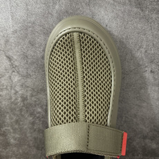 UGG Peakmod 塔斯曼半拖 金星波西米亚凉鞋,宋雨琦同款,一双鞋解锁两种温柔氛围。🌰 栗色多色: UGG Peakmod 塔斯曼半拖 金星波西米亚凉鞋,宋雨琦同款,一双鞋解锁两种温柔氛围。🌰 栗色多色: