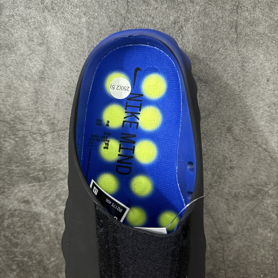 图片[8]-【XP纯原】Nike Mind 001 神经科学足底按摩包头拖鞋 骨白 盐白 HQ4307-101 同源ZP原材 匠心打造 🔹原厂MD一体发泡大底：全套原模开版，渐变雾面哑光喷漆，柔软回弹和ZP完全一致。 🔹22颗独立PEBAX泡棉按摩底：黑科技活塞式按摩脚感，踩下去的Q弹感和ZP无差。 🔹正确组合大底：鞋头前后跟橡胶贴片，耐磨防滑，细节还原到每一处。 🔹高还原细节：TPU电镀银Swoosh、针织透气鞋舌、高弹原鞋垫，清洁度拉满。 货号： HQ4307-101 尺码：36 36.5 37.5 38 38.5 39 40 40.5 41 42 42.5 43 44 44.5 45 46 47.5 48.5 ⚠️尺码提示：偏小一码，建议拍大一码，脚感更舒适。-选品中心