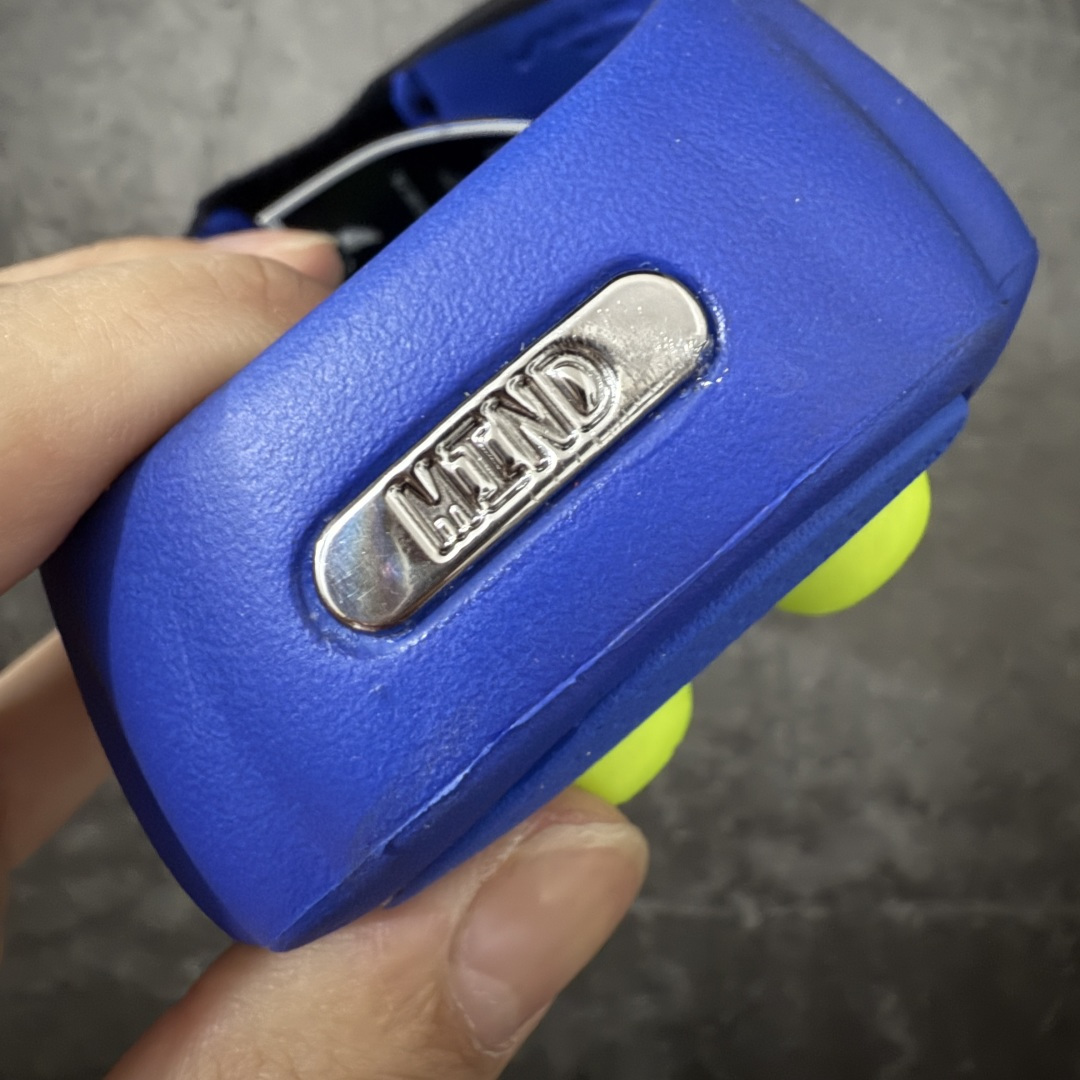 图片[2]-【XP纯原】Nike Mind 001 神经科学足底按摩包头拖鞋 黑蓝HQ4307-101 同源ZP原材 匠心打造 🔹原厂MD一体发泡大底：全套原模开版，渐变雾面哑光喷漆，柔软回弹和ZP完全一致。 🔹22颗独立PEBAX泡棉按摩底：黑科技活塞式按摩脚感，踩下去的Q弹感和ZP无差。 🔹正确组合大底：鞋头前后跟橡胶贴片，耐磨防滑，细节还原到每一处。 🔹高还原细节：TPU电镀银Swoosh、针织透气鞋舌、高弹原鞋垫，清洁度拉满。 货号： IR2175-400 尺码：36 36.5 37.5 38 38.5 39 40 40.5 41 42 42.5 43 44 44.5 45 46 47.5 48.5 49.5 50.5 ⚠️尺码提示：偏小一码，建议拍大一码，脚感更舒适。-选品中心