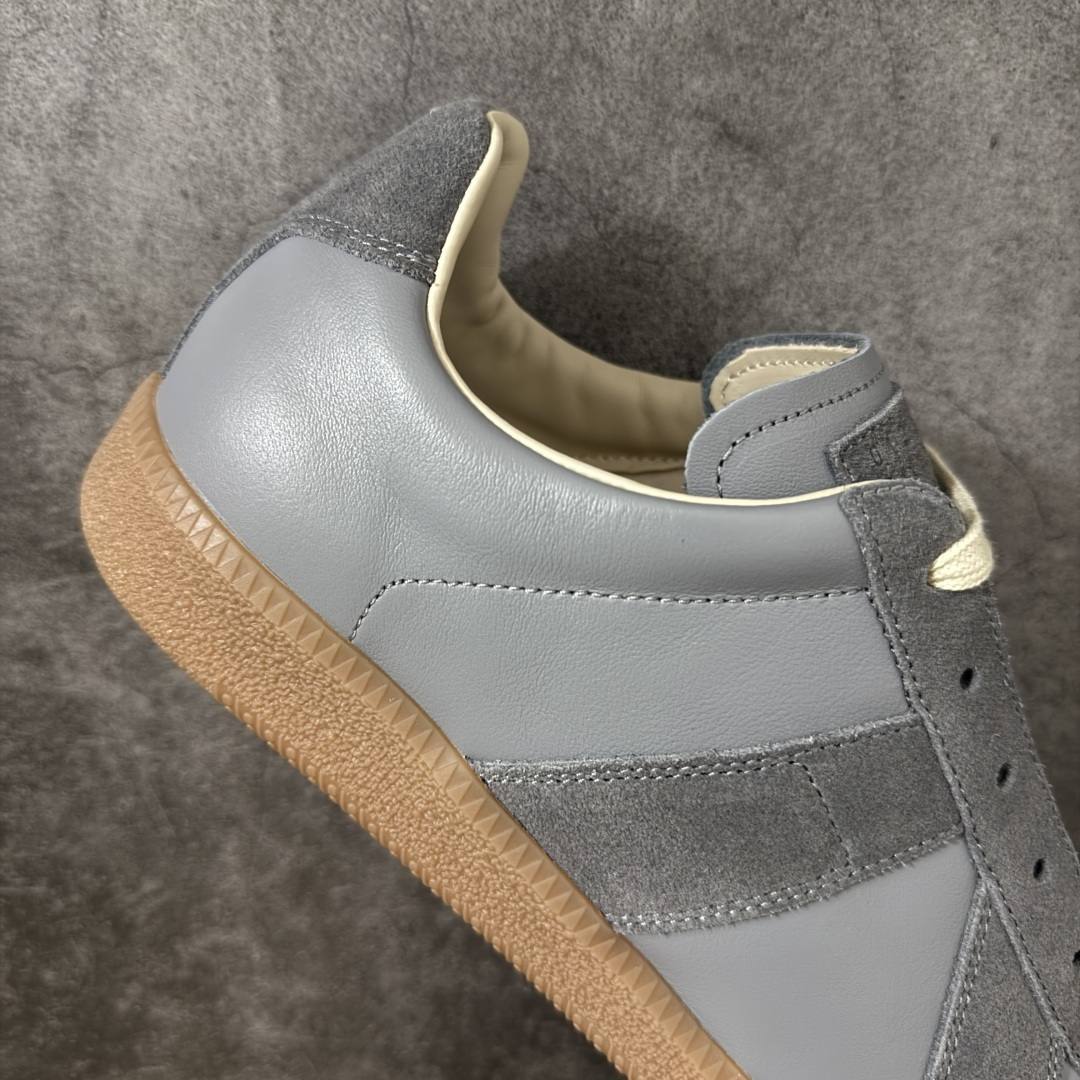 图片[7]-【ZOK纯原】Maison Margiela Calfskin Replica MM6 马吉拉复古低帮时尚德训鞋 私人订单打造 高端零售专供批次 全套原楦原纸板原厂数据开发 全鞋荧光划线卡点 胶水把控整洁度追求极致完美 多重QC质检 超越公司货的品控标准 实实在在的免检产品 原盒原配防尘袋购物卡 全网唯一正确0-23数字排版 一比一间距字体 内里全头层小羊皮 原版防滑鞋底设计 灰色翻毛牛皮 白色细纹贝利头层皮 依照原版逐帧开发 原装淡粉纸板中底带编号钢印 尺码：40-47含半码-选品中心