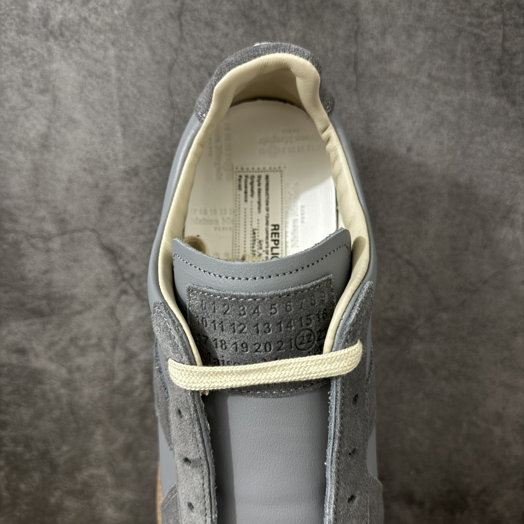 图片[8]-【ZOK纯原】Maison Margiela Calfskin Replica MM6 马吉拉复古低帮时尚德训鞋 私人订单打造 高端零售专供批次 全套原楦原纸板原厂数据开发 全鞋荧光划线卡点 胶水把控整洁度追求极致完美 多重QC质检 超越公司货的品控标准 实实在在的免检产品 原盒原配防尘袋购物卡 全网唯一正确0-23数字排版 一比一间距字体 内里全头层小羊皮 原版防滑鞋底设计 灰色翻毛牛皮 白色细纹贝利头层皮 依照原版逐帧开发 原装淡粉纸板中底带编号钢印 尺码：40-47含半码-选品中心