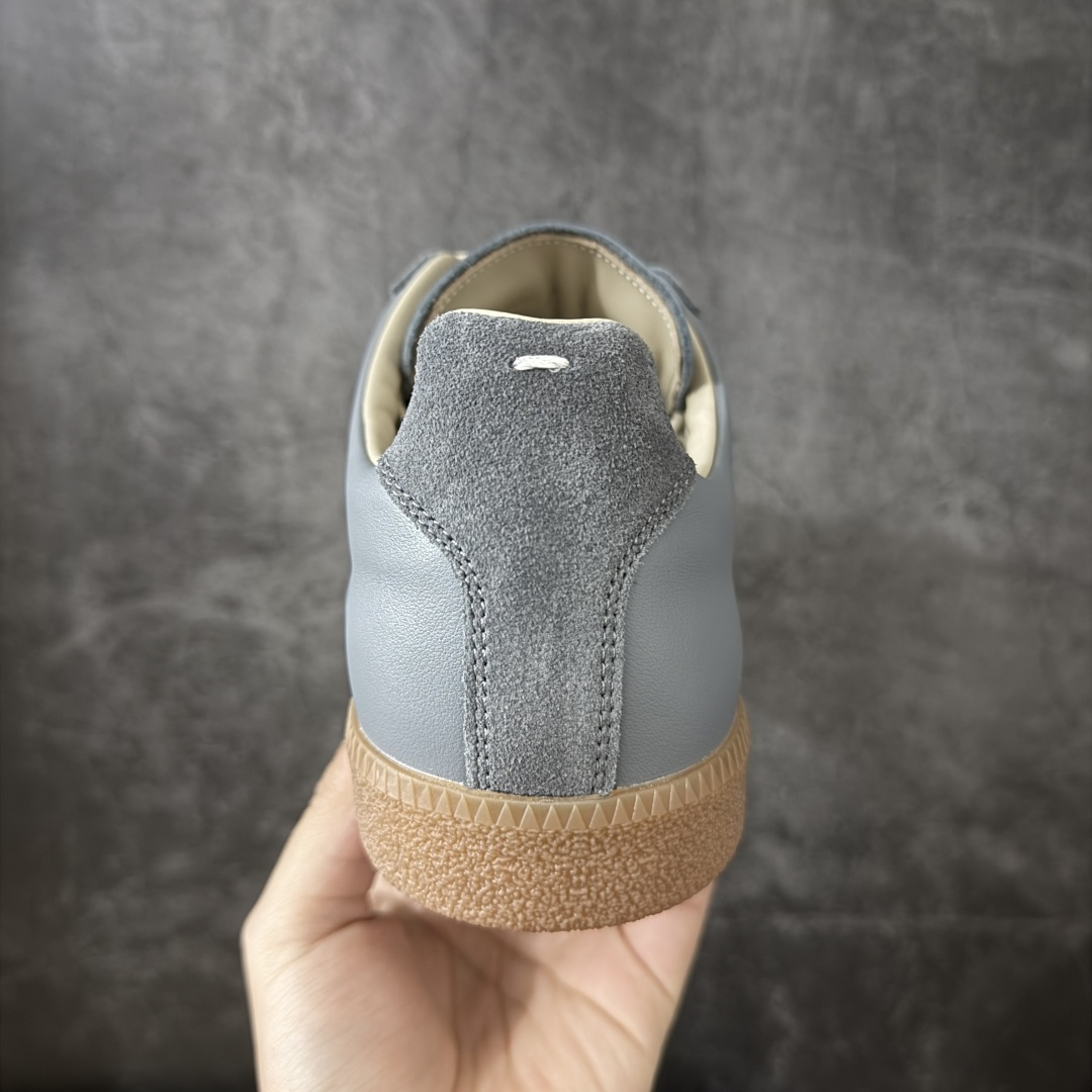 图片[4]-【ZOK纯原】Maison Margiela Calfskin Replica MM6 马吉拉复古低帮时尚德训鞋 私人订单打造 高端零售专供批次 全套原楦原纸板原厂数据开发 全鞋荧光划线卡点 胶水把控整洁度追求极致完美 多重QC质检 超越公司货的品控标准 实实在在的免检产品 原盒原配防尘袋购物卡 全网唯一正确0-23数字排版 一比一间距字体 内里全头层小羊皮 原版防滑鞋底设计 灰色翻毛牛皮 白色细纹贝利头层皮 依照原版逐帧开发 原装淡粉纸板中底带编号钢印 尺码：40-47含半码-选品中心