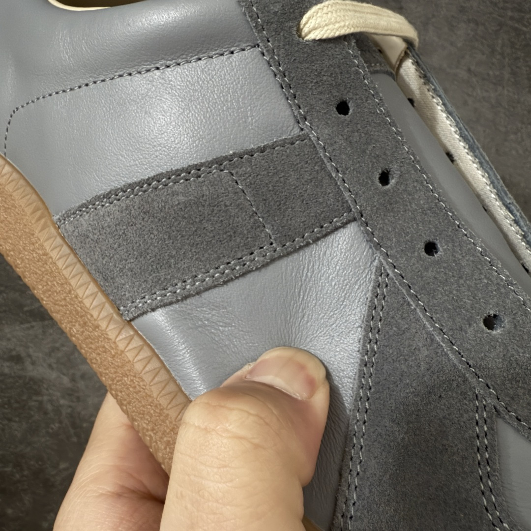 图片[4]-【ZOK纯原】Maison Margiela Calfskin Replica MM6 马吉拉复古低帮时尚德训鞋 私人订单打造 高端零售专供批次 全套原楦原纸板原厂数据开发 全鞋荧光划线卡点 胶水把控整洁度追求极致完美 多重QC质检 超越公司货的品控标准 实实在在的免检产品 原盒原配防尘袋购物卡 全网唯一正确0-23数字排版 一比一间距字体 内里全头层小羊皮 原版防滑鞋底设计 灰色翻毛牛皮 白色细纹贝利头层皮 依照原版逐帧开发 原装淡粉纸板中底带编号钢印 尺码：40-47含半码-选品中心