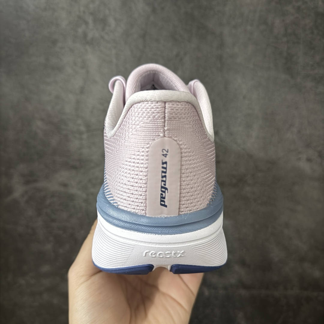 图片[4]-【XE纯原】Nike Air Zoom Pegasus 42 登月42代超级飞马系列马拉松跑步鞋 IB1881-500 平台专供 充正品质 之前未流通市场版本 内里嵌入定型海绵 中底搭载前Zoom+全掌React配置 全部原鞋开发打造 所有细节全部同步原版 全新一代拥有 Zoom Air 一如既往的稳定感和流畅感 鞋面采用工程网眼设计 为特定高热区域营造出色透气性 进一步增加鞋面的穿孔数量 让足部能够快速散热 中足搭配 Flywire 飞线 在高速运动时营造舒适稳定的贴合感 内置Zoon气垫加持 动力十足！ 尺码： 36-40含半码-选品中心