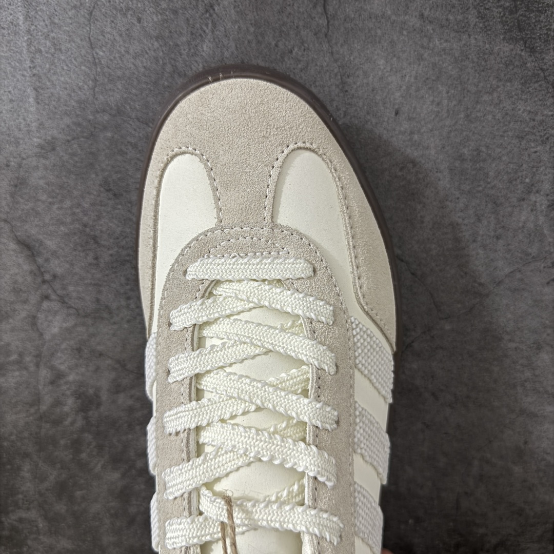 图片[5]-【正确版】CLOT x adidas originals GAZELLE 重磅联名 这款鞋在保留Gazelle经典轮廓的同时，注入了创新设计元素。其以“光环象牙”为配色主题，展现出优雅的外观。鞋面采用精细的针织纹理，并结合绒面革材质覆盖鞋眼、鞋头和鞋跟部分，既提升了精致感，又增强了耐用性 货号：IH3719 尺码：35.5 36 36.5 37 38 38.5 39 40 41 42 42.5 43 44 45-选品中心