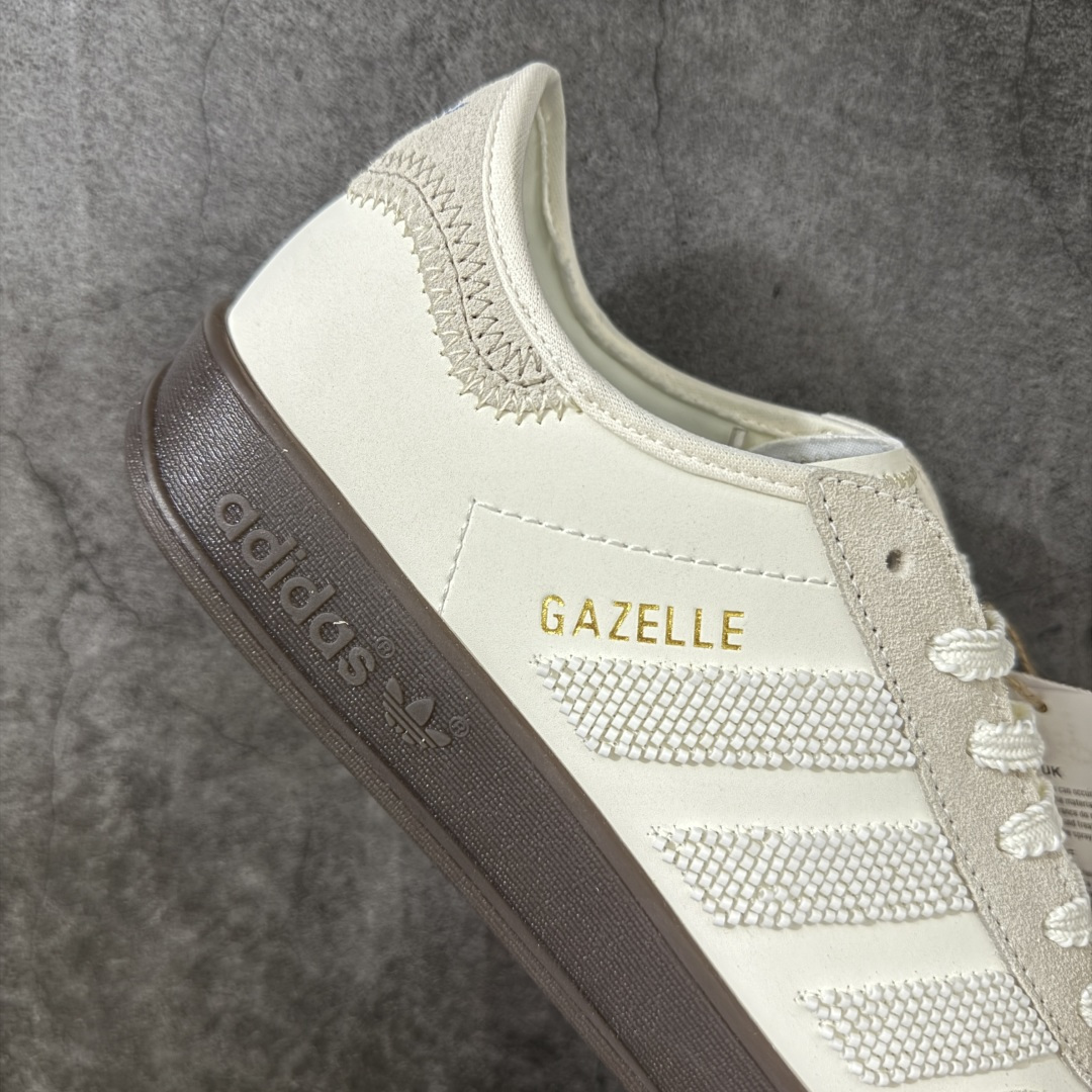 图片[7]-【正确版】CLOT x adidas originals GAZELLE 重磅联名 这款鞋在保留Gazelle经典轮廓的同时，注入了创新设计元素。其以“光环象牙”为配色主题，展现出优雅的外观。鞋面采用精细的针织纹理，并结合绒面革材质覆盖鞋眼、鞋头和鞋跟部分，既提升了精致感，又增强了耐用性 货号：IH3719 尺码：35.5 36 36.5 37 38 38.5 39 40 41 42 42.5 43 44 45-选品中心