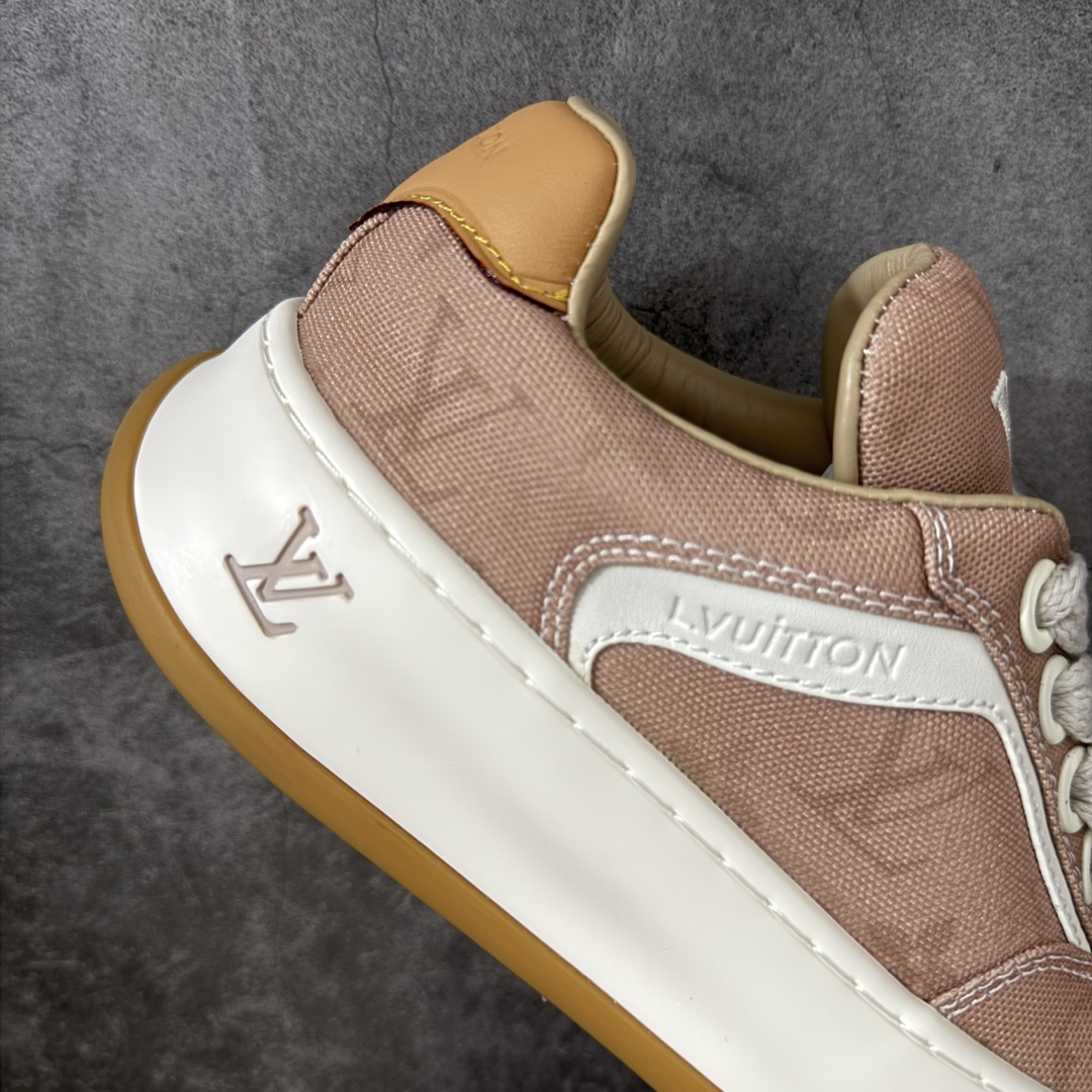 图片[7]-【广东礼盒版】LOUIS VUITTON Tilted 系列 LV饼干鞋｜2026 早春全新上架 LV 路易威登 Tilted Low Sneakers 倾斜系列低帮复古休闲运动板鞋 男鞋｜广东原产｜市售顶级版本 ✦ 升级原楦型开发纸版，鞋型更立体更正 ✦ Monogram 丹宁布鞋面，质感高级耐看 ✦ 鞋垫嵌入EVA软脚感物料，回弹舒适 ✦ 后跟耐弯折滴塑支撑片，稳定不塌 ✦ 全新开发TPR光泽组合隔色鞋底 ✦ LV组合 TPU 生胶底结构，行走稳、耐磨强 ✦ 原版购入开发 ✦ 厚实抽屉式礼品鞋盒 ✦ 原装包装说明书＋防尘布袋 ✦ 附送官方快递加固牛皮纸外盒 法国巴黎百年奢侈品牌 LOUIS VUITTON 路易威登 尺码：39 40 41 42 43 44 45-选品中心