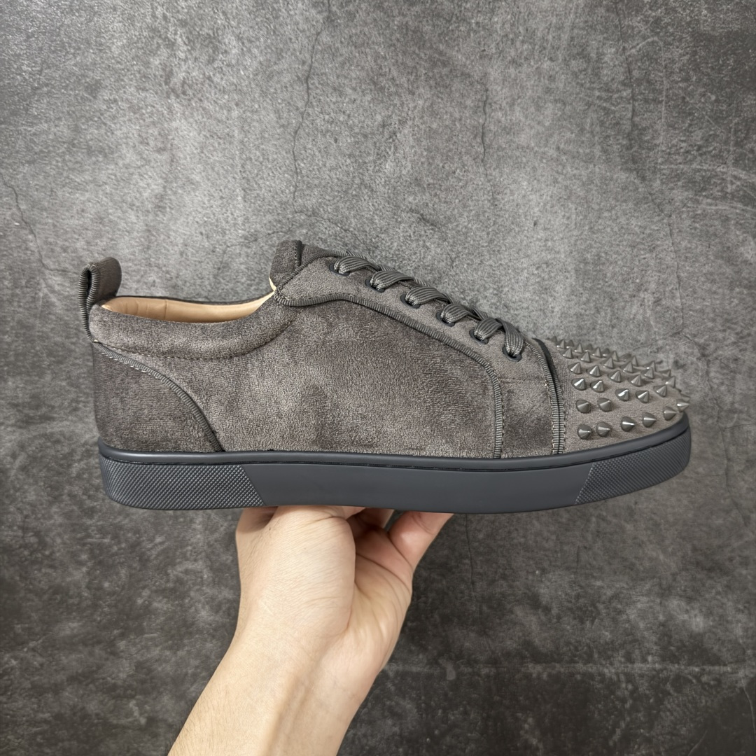 【莞产版本】法国品牌Christian Louboutin CL（路铂廷） 红底鞋 男鞋低帮红底鞋水钻系带运动休闲板鞋 高品质做工 细节完美 面料多材料拼接 镶嵌水钻不易掉钻 水钻装饰点缀 舒适圆头设计不挤脚 手工缝制线牢固不掉底 系带设计 内里二层猪皮 脚感舒适有质感 TPU鞋底 底厚约2.5cm 尺码：40-45-选品中心