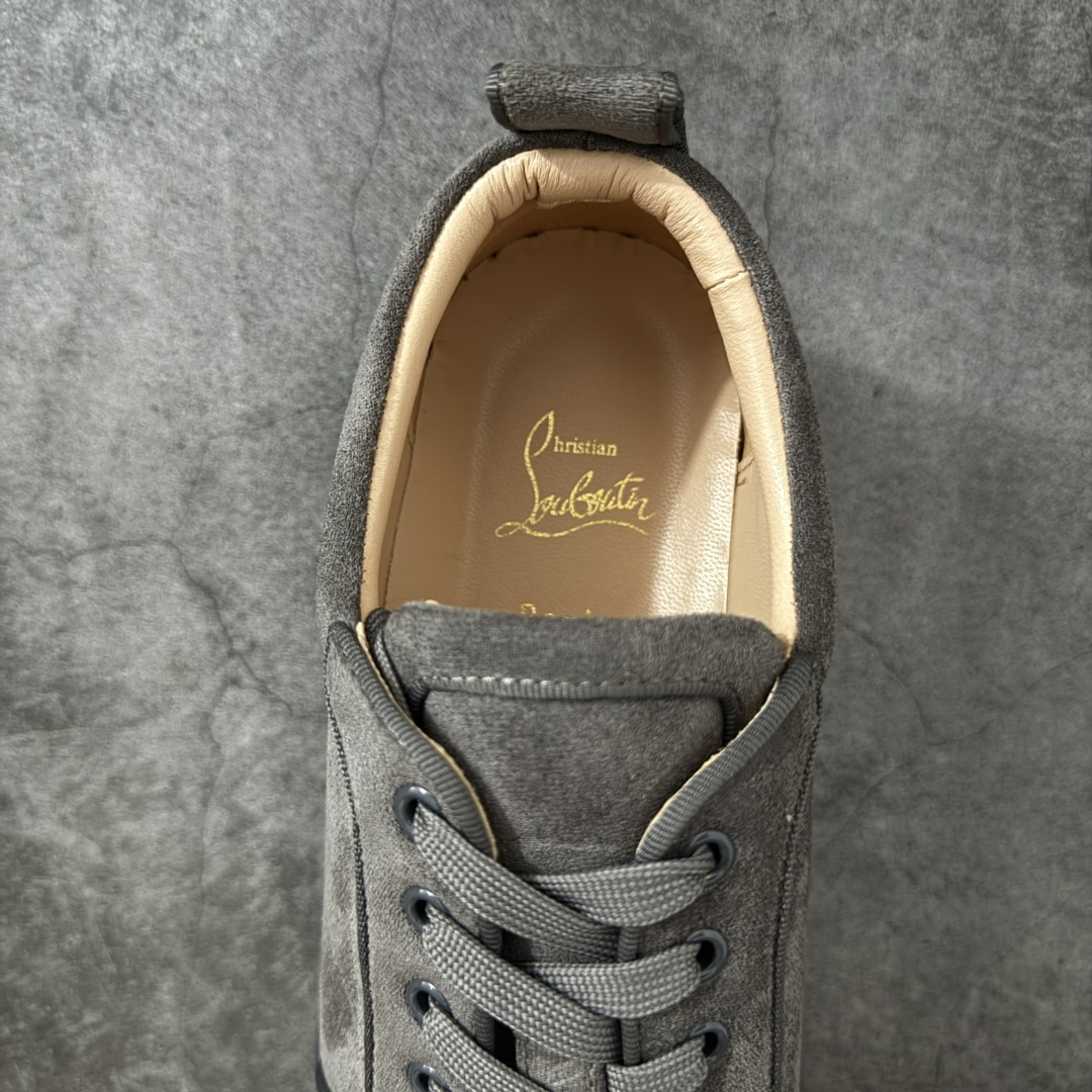 图片[8]-【莞产版本】法国品牌Christian Louboutin CL（路铂廷） 红底鞋 男鞋低帮红底鞋水钻系带运动休闲板鞋 高品质做工 细节完美 面料多材料拼接 镶嵌水钻不易掉钻 水钻装饰点缀 舒适圆头设计不挤脚 手工缝制线牢固不掉底 系带设计 内里二层猪皮 脚感舒适有质感 TPU鞋底 底厚约2.5cm 尺码：40-45-选品中心