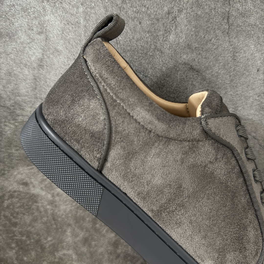 图片[7]-【莞产版本】法国品牌Christian Louboutin CL（路铂廷） 红底鞋 男鞋低帮红底鞋水钻系带运动休闲板鞋 高品质做工 细节完美 面料多材料拼接 镶嵌水钻不易掉钻 水钻装饰点缀 舒适圆头设计不挤脚 手工缝制线牢固不掉底 系带设计 内里二层猪皮 脚感舒适有质感 TPU鞋底 底厚约2.5cm 尺码：40-45-选品中心