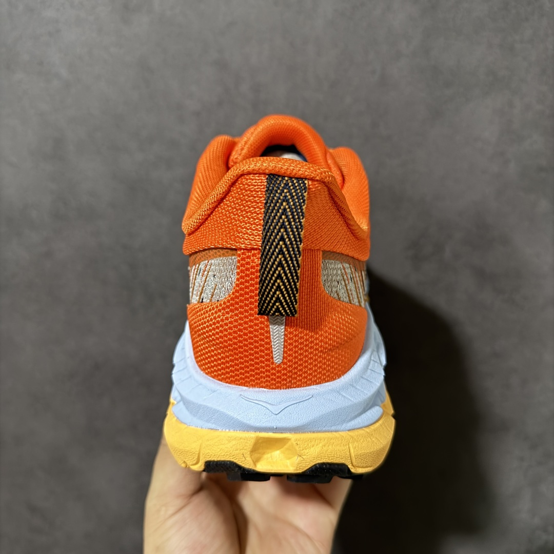 图片[4]-【公司级】Hoka Mafate Speed 4 马法特四代超轻厚底轻量山地跑步鞋 1129930 SBDCT  #轻量化材料Fresh Foam。超轻量中底全部用料过3C认证！ 滚动平衡科技减少33%能量消耗 ！第二代Mafate更是延续精髓设计，并调整了整体的鞋型，修身的鞋型，更加灵巧的感觉一下子来了。外底韧弹感十足的EVA泡绵，结合Vibram橡胶大底，性能稳定输出，无论是平时穿着还是在潮湿的梅雨季节跑步，都是非常优秀的搭配。  尺码：36 36.5 37 38 38.5 39 40 40.5 41 42 42.5 43 44 45-选品中心