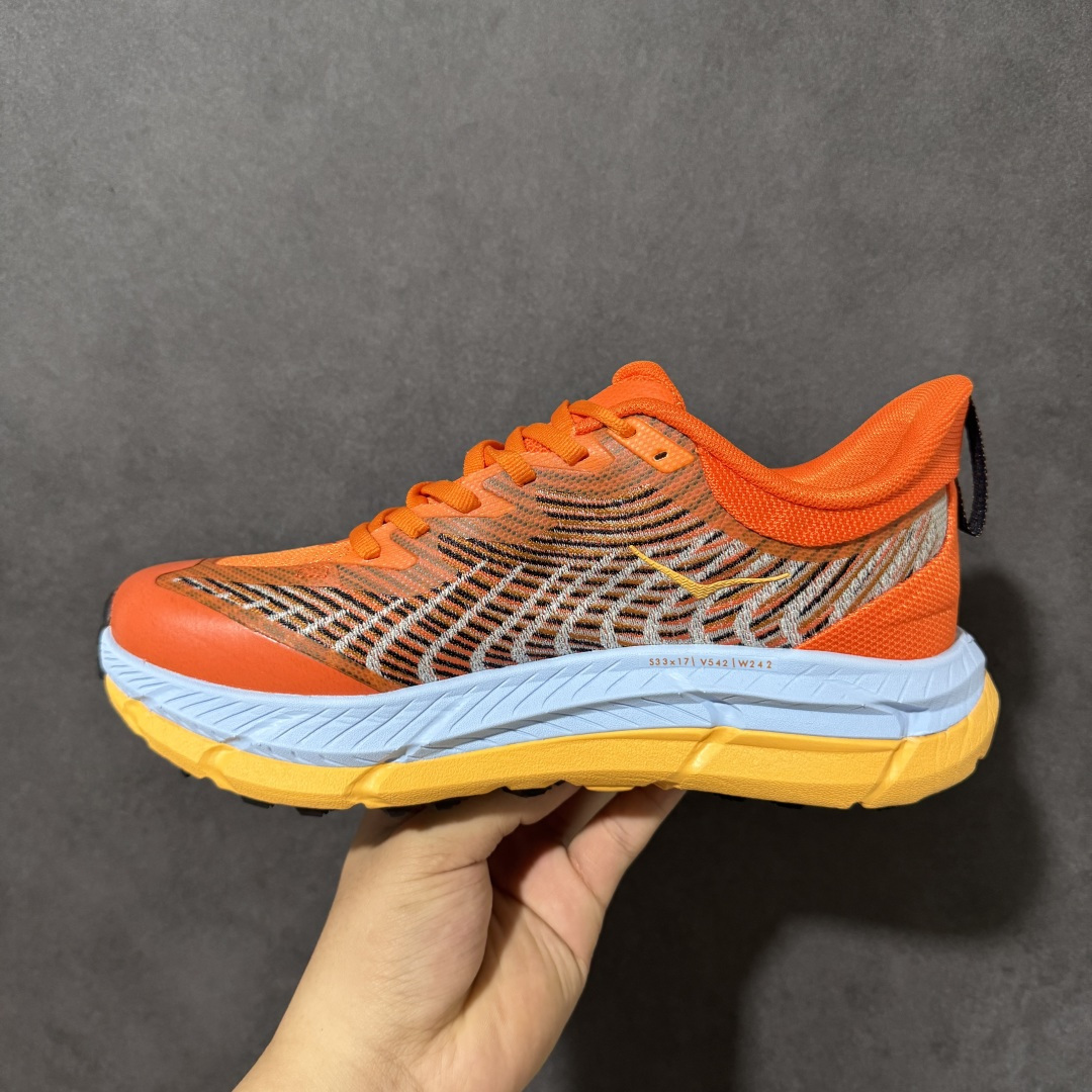 图片[2]-【公司级】Hoka Mafate Speed 4 马法特四代超轻厚底轻量山地跑步鞋 1129930 SBDCT  #轻量化材料Fresh Foam。超轻量中底全部用料过3C认证！ 滚动平衡科技减少33%能量消耗 ！第二代Mafate更是延续精髓设计，并调整了整体的鞋型，修身的鞋型，更加灵巧的感觉一下子来了。外底韧弹感十足的EVA泡绵，结合Vibram橡胶大底，性能稳定输出，无论是平时穿着还是在潮湿的梅雨季节跑步，都是非常优秀的搭配。  尺码：36 36.5 37 38 38.5 39 40 40.5 41 42 42.5 43 44 45-选品中心