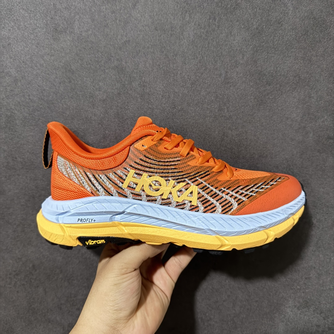 【公司级】Hoka Mafate Speed 4 马法特四代超轻厚底轻量山地跑步鞋 1129930 SBDCT  #轻量化材料Fresh Foam。超轻量中底全部用料过3C认证！ 滚动平衡科技减少33%能量消耗 ！第二代Mafate更是延续精髓设计，并调整了整体的鞋型，修身的鞋型，更加灵巧的感觉一下子来了。外底韧弹感十足的EVA泡绵，结合Vibram橡胶大底，性能稳定输出，无论是平时穿着还是在潮湿的梅雨季节跑步，都是非常优秀的搭配。  尺码：36 36.5 37 38 38.5 39 40 40.5 41 42 42.5 43 44 45-选品中心