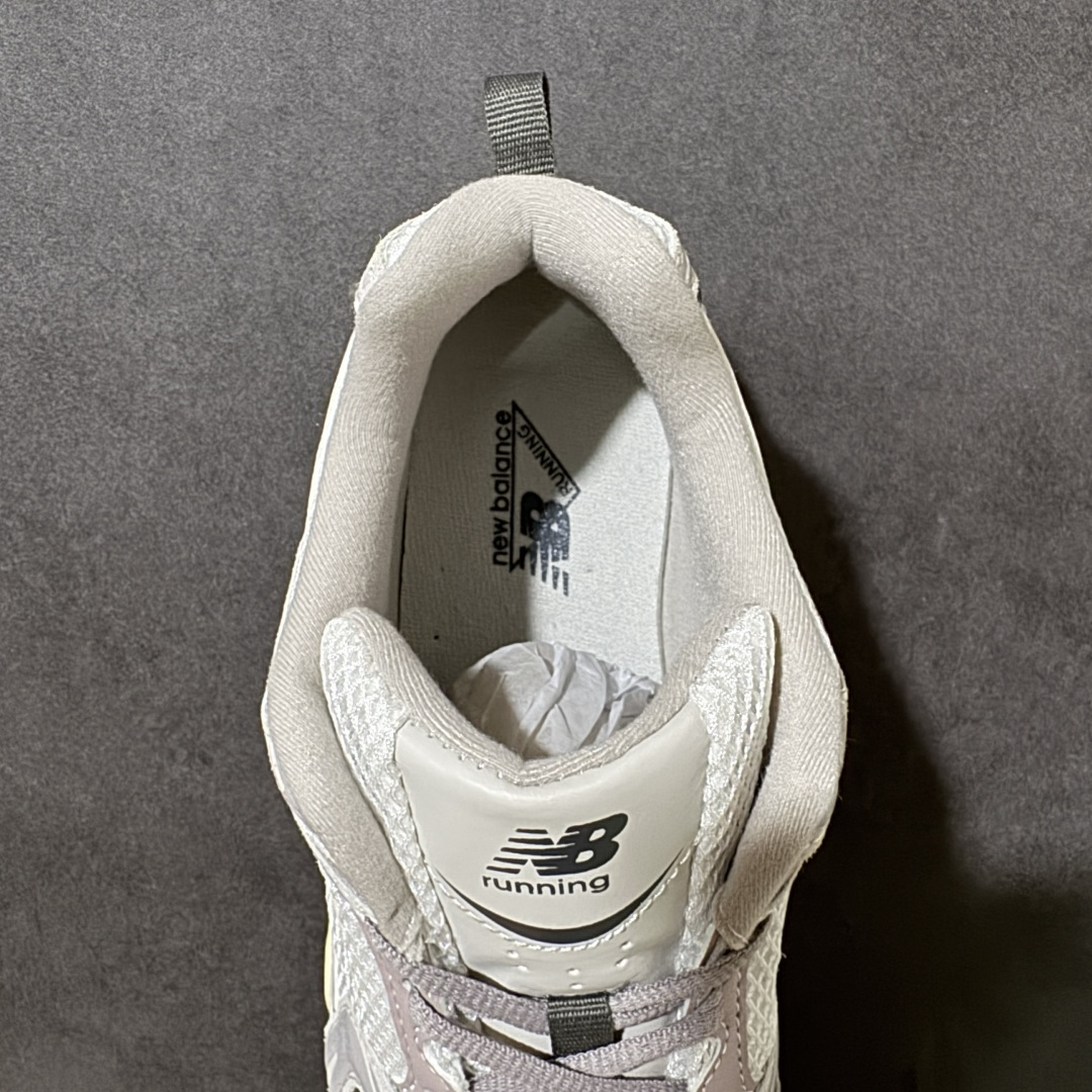 图片[6]-【公司级】New Balance NB530 新百伦复古透气跑步鞋 以皮革为主的人气轮廓 以极具复古风范的跑鞋外观呈现 设计上全鞋以简约清爽的纯白色作基底 鞋身覆盖大面积织物网眼材质 并于鞋头、鞋带孔眼片等细节处点缀对比鲜明的反光银镀层凸显 鞋舌、侧身等位置则辅以一贯的「N」字标志和品牌徽标彰显身份 最后通过搭载的 ABZORB 缓震中底完善整体造型 货号：U5307VI 尺码：36-45-选品中心