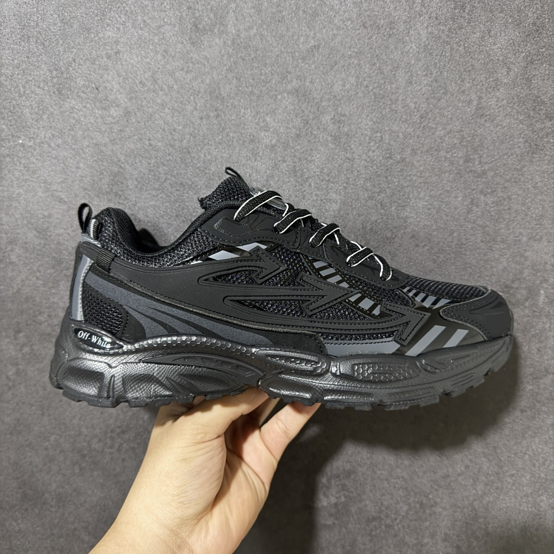 【公司级】Off-White OW Be Right Back 最新款跑鞋 复古休闲鞋 性价比正确版 原楦原纸板数据开发 #鞋面采用3d立体打印和多种材料拼接而成#防滑耐磨透气性轻便跑鞋 作为曾经爆火 并且定位奢潮领域的标志性品牌 Off-White 仍需要不断更新符合当下潮流时尚的复古运动鞋款，以期收获基本盘消费者的关注 此次更新的 Off-White 新款运动鞋将经典复古老爹鞋细节设计更加夸张化 并将标志性箭头设计置于显著位置 除此之外 整个系列的色彩搭配也可谓纷繁多样 总有一款适合你 尺码：40-45-选品中心