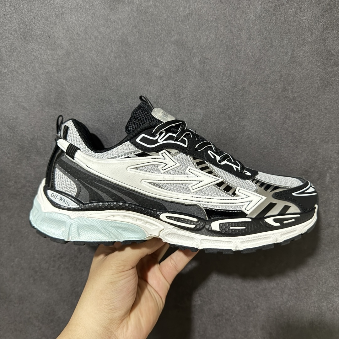 【公司级】Off-White OW Be Right Back 最新款跑鞋 复古休闲鞋 性价比正确版 原楦原纸板数据开发 #鞋面采用3d立体打印和多种材料拼接而成#防滑耐磨透气性轻便跑鞋 作为曾经爆火 并且定位奢潮领域的标志性品牌 Off-White 仍需要不断更新符合当下潮流时尚的复古运动鞋款，以期收获基本盘消费者的关注 此次更新的 Off-White 新款运动鞋将经典复古老爹鞋细节设计更加夸张化 并将标志性箭头设计置于显著位置 除此之外 整个系列的色彩搭配也可谓纷繁多样 总有一款适合你 尺码：40-45-选品中心