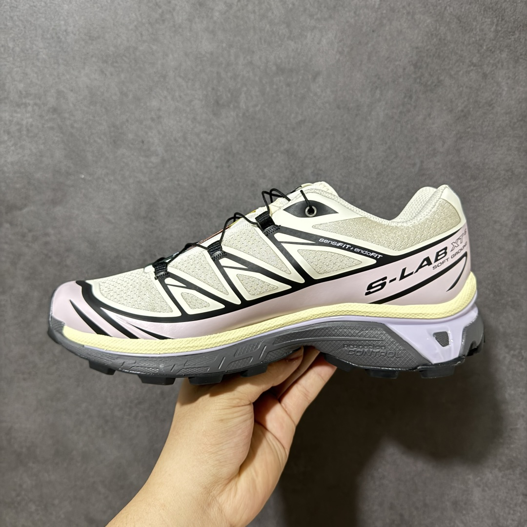 图片[2]-【公司级】 Salomon XT-6 一代 萨洛蒙复古潮流户外机能登山跑鞋 477376 纯原外贸平台特供订单 耗时半年巨作 全套原纸板楦头开发 原厂特供网布配套加持 确保原汁原味 完美呈现版型 原档数据独家私模五层组合大底 原装Ortholite轻量化鞋垫 中底布带钢印编号 原厂TPU锁扣 进口港宝加持 后跟自然饱满 还原公司包裹性 鞋面以“锯齿”状的包裹系统呈现 在基色底之下加入了各种色点缀 将公司的最新技术和时尚前卫的造型融入耐用的长跑款式中 鞋面由 TPU 薄膜制成 并焊接在高耐磨网眼上 使其既时尚又坚固 由 ACS底盘支撑 可增强稳定性和支撑力 以及由橡胶凸耳 Contragrip外底覆盖的 EVA 缓冲中底 旨在应对崎岖的地形 鞋舌上的彩色Salomon 标签、Quicklace 系统以及鞋头、鞋舌和鞋跟上的附加品牌使细节更加完美 让穿着者可以轻松驾驭户外与通勤下的任何运动生活场景 无缝鞋身户外随意纵横 颜值与脚感兼备 出街通勤 绝对非常吸睛 你值得拥有 尺码：36 36.5 37.5 38 38.5 39 40 40.5 41 42 42.5 43 44 44.5 45-选品中心