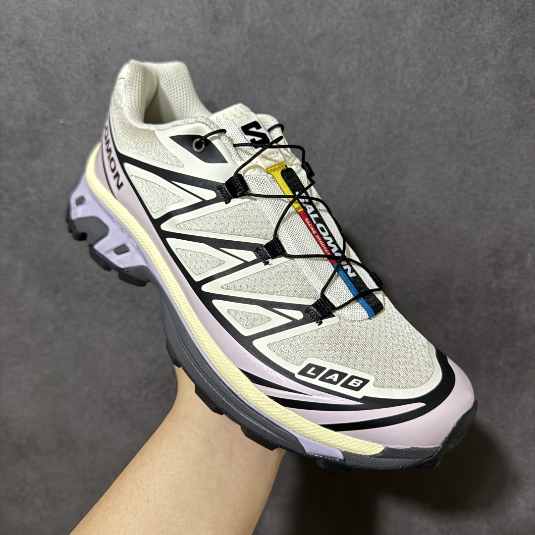 图片[3]-【公司级】 Salomon XT-6 一代 萨洛蒙复古潮流户外机能登山跑鞋 477376 纯原外贸平台特供订单 耗时半年巨作 全套原纸板楦头开发 原厂特供网布配套加持 确保原汁原味 完美呈现版型 原档数据独家私模五层组合大底 原装Ortholite轻量化鞋垫 中底布带钢印编号 原厂TPU锁扣 进口港宝加持 后跟自然饱满 还原公司包裹性 鞋面以“锯齿”状的包裹系统呈现 在基色底之下加入了各种色点缀 将公司的最新技术和时尚前卫的造型融入耐用的长跑款式中 鞋面由 TPU 薄膜制成 并焊接在高耐磨网眼上 使其既时尚又坚固 由 ACS底盘支撑 可增强稳定性和支撑力 以及由橡胶凸耳 Contragrip外底覆盖的 EVA 缓冲中底 旨在应对崎岖的地形 鞋舌上的彩色Salomon 标签、Quicklace 系统以及鞋头、鞋舌和鞋跟上的附加品牌使细节更加完美 让穿着者可以轻松驾驭户外与通勤下的任何运动生活场景 无缝鞋身户外随意纵横 颜值与脚感兼备 出街通勤 绝对非常吸睛 你值得拥有 尺码：36 36.5 37.5 38 38.5 39 40 40.5 41 42 42.5 43 44 44.5 45-选品中心