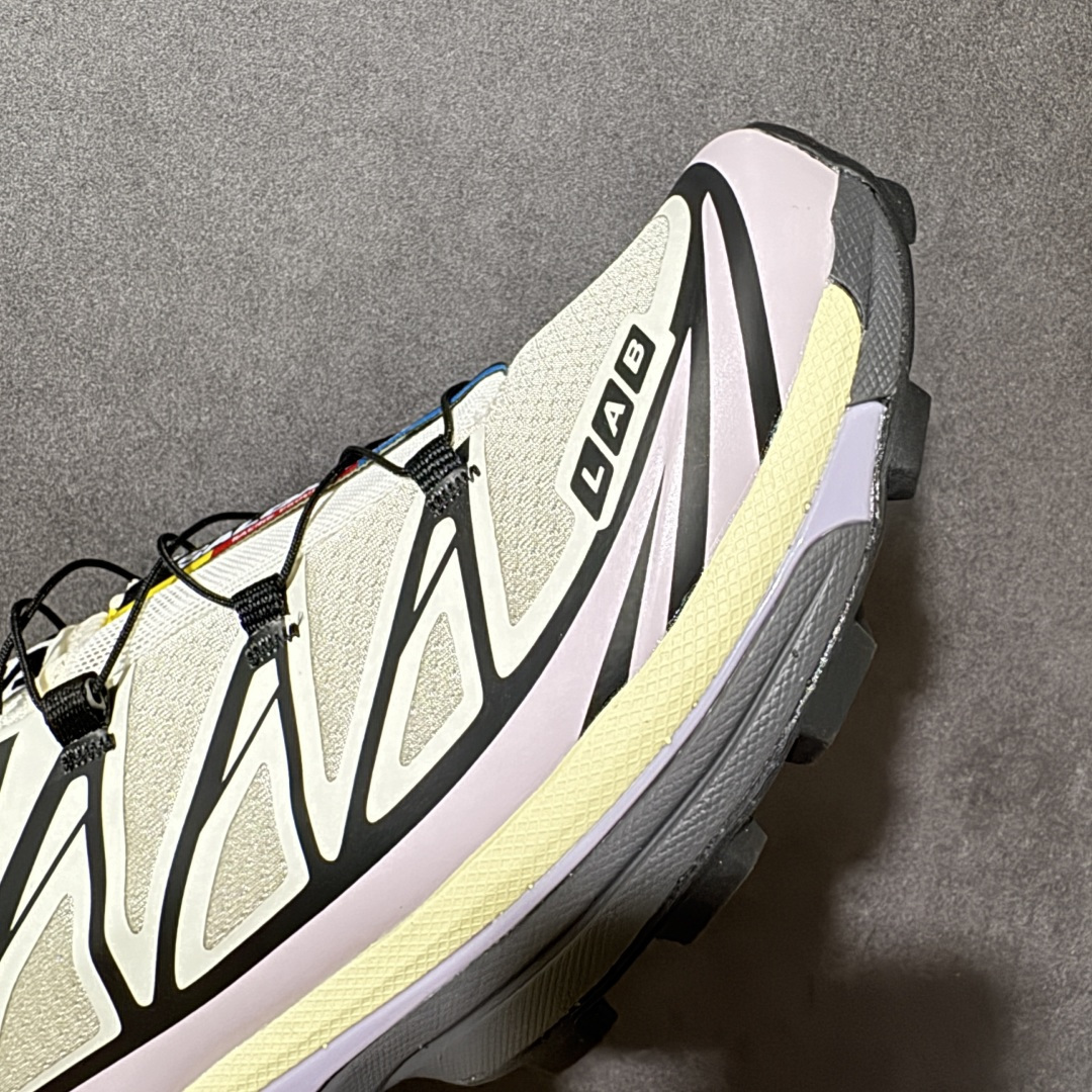 图片[8]-【公司级】 Salomon XT-6 一代 萨洛蒙复古潮流户外机能登山跑鞋 477376 纯原外贸平台特供订单 耗时半年巨作 全套原纸板楦头开发 原厂特供网布配套加持 确保原汁原味 完美呈现版型 原档数据独家私模五层组合大底 原装Ortholite轻量化鞋垫 中底布带钢印编号 原厂TPU锁扣 进口港宝加持 后跟自然饱满 还原公司包裹性 鞋面以“锯齿”状的包裹系统呈现 在基色底之下加入了各种色点缀 将公司的最新技术和时尚前卫的造型融入耐用的长跑款式中 鞋面由 TPU 薄膜制成 并焊接在高耐磨网眼上 使其既时尚又坚固 由 ACS底盘支撑 可增强稳定性和支撑力 以及由橡胶凸耳 Contragrip外底覆盖的 EVA 缓冲中底 旨在应对崎岖的地形 鞋舌上的彩色Salomon 标签、Quicklace 系统以及鞋头、鞋舌和鞋跟上的附加品牌使细节更加完美 让穿着者可以轻松驾驭户外与通勤下的任何运动生活场景 无缝鞋身户外随意纵横 颜值与脚感兼备 出街通勤 绝对非常吸睛 你值得拥有 尺码：36 36.5 37.5 38 38.5 39 40 40.5 41 42 42.5 43 44 44.5 45-选品中心