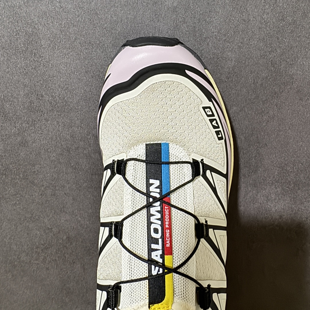 图片[5]-【公司级】 Salomon XT-6 一代 萨洛蒙复古潮流户外机能登山跑鞋 477376 纯原外贸平台特供订单 耗时半年巨作 全套原纸板楦头开发 原厂特供网布配套加持 确保原汁原味 完美呈现版型 原档数据独家私模五层组合大底 原装Ortholite轻量化鞋垫 中底布带钢印编号 原厂TPU锁扣 进口港宝加持 后跟自然饱满 还原公司包裹性 鞋面以“锯齿”状的包裹系统呈现 在基色底之下加入了各种色点缀 将公司的最新技术和时尚前卫的造型融入耐用的长跑款式中 鞋面由 TPU 薄膜制成 并焊接在高耐磨网眼上 使其既时尚又坚固 由 ACS底盘支撑 可增强稳定性和支撑力 以及由橡胶凸耳 Contragrip外底覆盖的 EVA 缓冲中底 旨在应对崎岖的地形 鞋舌上的彩色Salomon 标签、Quicklace 系统以及鞋头、鞋舌和鞋跟上的附加品牌使细节更加完美 让穿着者可以轻松驾驭户外与通勤下的任何运动生活场景 无缝鞋身户外随意纵横 颜值与脚感兼备 出街通勤 绝对非常吸睛 你值得拥有 尺码：36 36.5 37.5 38 38.5 39 40 40.5 41 42 42.5 43 44 44.5 45-选品中心