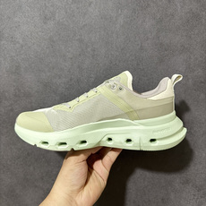 On 昂跑 Cloudpulse Next 轻量运动休闲鞋脚感很舒服 鞋底柔软且包裹性好 上脚显腿长不管 On 昂跑 Cloudpulse Next 轻量运动休闲鞋脚感很舒服 鞋底柔软且包裹性好 上脚显腿长不管