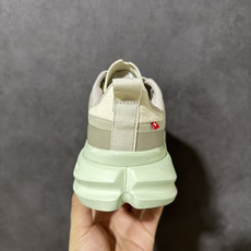On 昂跑 Cloudpulse Next 轻量运动休闲鞋脚感很舒服 鞋底柔软且包裹性好 上脚显腿长不管 On 昂跑 Cloudpulse Next 轻量运动休闲鞋脚感很舒服 鞋底柔软且包裹性好 上脚显腿长不管