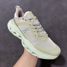 On 昂跑 Cloudpulse Next 轻量运动休闲鞋脚感很舒服 鞋底柔软且包裹性好 上脚显腿长不管 On 昂跑 Cloudpulse Next 轻量运动休闲鞋脚感很舒服 鞋底柔软且包裹性好 上脚显腿长不管