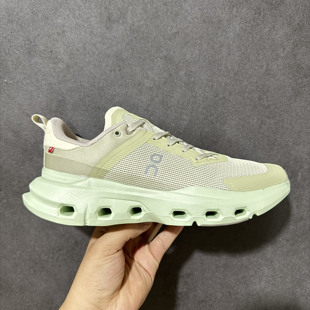 On 昂跑 Cloudpulse Next 轻量运动休闲鞋脚感很舒服 鞋底柔软且包裹性好 上脚显腿长不管