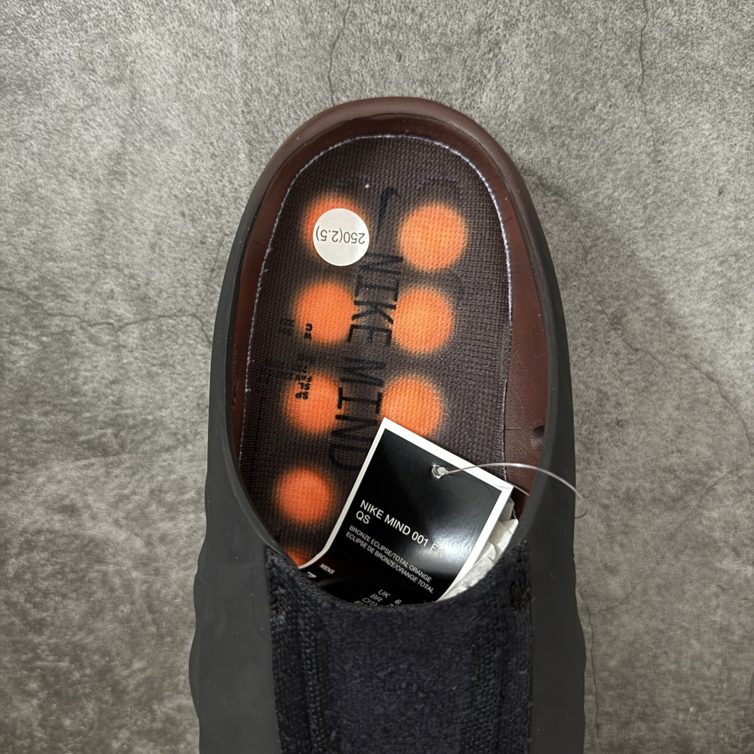 图片[8]-【XP纯原】Nike Mind 001 神经科学足底按摩包头拖鞋 棕铜色 IR2175-200 同源ZP原材 匠心打造 🔹原厂MD一体发泡大底：全套原模开版，渐变雾面哑光喷漆，柔软回弹和ZP完全一致。 🔹22颗独立PEBAX泡棉按摩底：黑科技活塞式按摩脚感，踩下去的Q弹感和ZP无差。 🔹正确组合大底：鞋头前后跟橡胶贴片，耐磨防滑，细节还原到每一处。 🔹高还原细节：TPU电镀银Swoosh、针织透气鞋舌、高弹原鞋垫，清洁度拉满。 货号： IR2175-400 尺码：36 36.5 37.5 38 38.5 39 40 40.5 41 42 42.5 43 44 44.5 45 46 47.5 48.5 49.5 50.5 ⚠️尺码提示：偏小一码，建议拍大一码，脚感更舒适。-选品中心