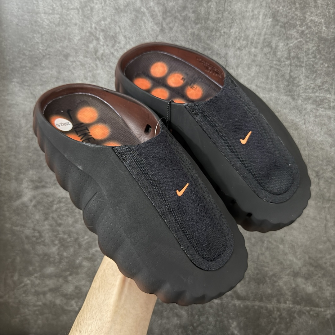 【XP纯原】Nike Mind 001 神经科学足底按摩包头拖鞋 棕铜色 IR2175-200 同源ZP原材 匠心打造 🔹原厂MD一体发泡大底：全套原模开版，渐变雾面哑光喷漆，柔软回弹和ZP完全一致。 🔹22颗独立PEBAX泡棉按摩底：黑科技活塞式按摩脚感，踩下去的Q弹感和ZP无差。 🔹正确组合大底：鞋头前后跟橡胶贴片，耐磨防滑，细节还原到每一处。 🔹高还原细节：TPU电镀银Swoosh、针织透气鞋舌、高弹原鞋垫，清洁度拉满。 货号： IR2175-400 尺码：36 36.5 37.5 38 38.5 39 40 40.5 41 42 42.5 43 44 44.5 45 46 47.5 48.5 49.5 50.5 ⚠️尺码提示：偏小一码，建议拍大一码，脚感更舒适。-选品中心