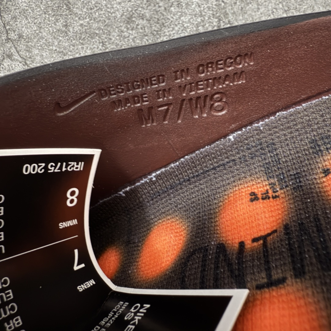 图片[5]-【XP纯原】Nike Mind 001 神经科学足底按摩包头拖鞋 棕铜色 IR2175-200 同源ZP原材 匠心打造 🔹原厂MD一体发泡大底：全套原模开版，渐变雾面哑光喷漆，柔软回弹和ZP完全一致。 🔹22颗独立PEBAX泡棉按摩底：黑科技活塞式按摩脚感，踩下去的Q弹感和ZP无差。 🔹正确组合大底：鞋头前后跟橡胶贴片，耐磨防滑，细节还原到每一处。 🔹高还原细节：TPU电镀银Swoosh、针织透气鞋舌、高弹原鞋垫，清洁度拉满。 货号： IR2175-400 尺码：36 36.5 37.5 38 38.5 39 40 40.5 41 42 42.5 43 44 44.5 45 46 47.5 48.5 49.5 50.5 ⚠️尺码提示：偏小一码，建议拍大一码，脚感更舒适。-选品中心