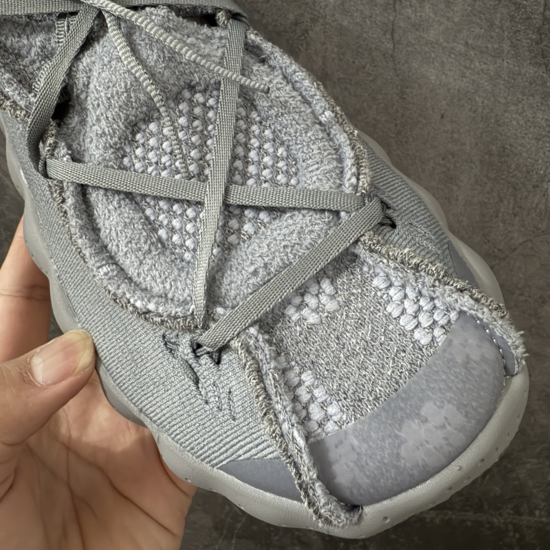 图片[4]-【纯原神版】Fragment Design x NK Mind 002 藤原浩联名 足底按摩舒适运动休闲训练鞋 灰色 IQ8504-001 全套原厂楦头原纸板数据档案 历时四个月倾力打造 原厂0937机台Flyknit飞织工艺 鞋面针织密度弹性完美同步原鞋 工艺同步公司 原厂压底模 加固按摩单元 防止颗粒松动 原装TUP鞋扣 亮黑后跟条 白色字体采用工业级丝网印刷（丝印）工艺 字体边缘锐利清晰 笔画粗细均匀 没有毛边或晕染 依旧延续Mind系列的标志性外观 采用黑色Flyknit鞋面 并用到拼接结构和外露缝线强调设计感 鞋底依旧配备22个皇家蓝独立泡棉按摩球 鞋底的FRAGMENT经典标语也同样保留其中 还在鞋舌加入了一块印有闪电章的特殊提环 来进一步表明联名身份 正常尺码 尺码：36 36.5 37.5 38 38.5 39 40 40.5 41 42 42.5 43 44 44.5 45 46-选品中心