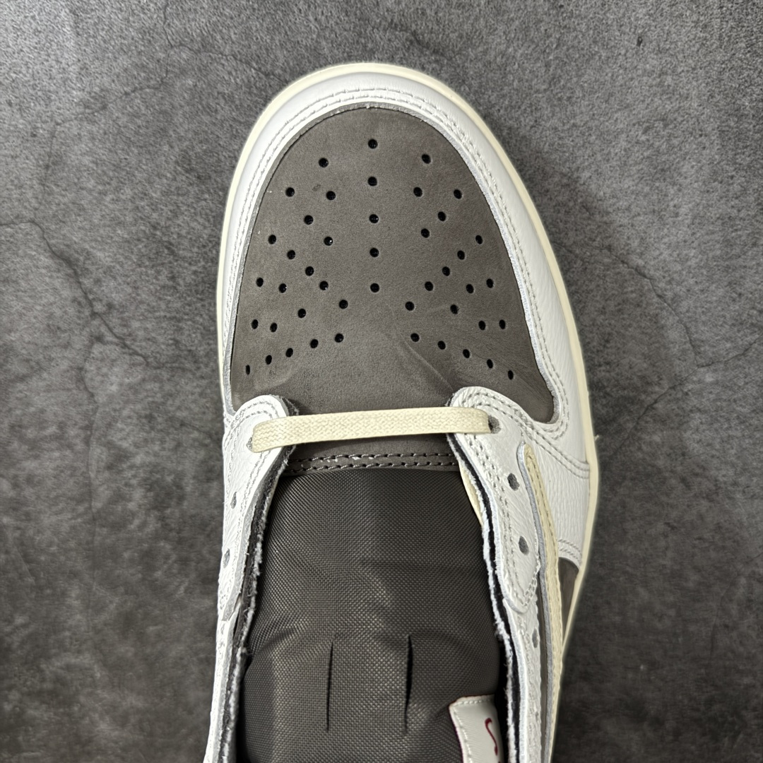 图片[5]-【GX2.0海外版】Travis Scott x Air Jordan AJ1 Low OG SP TS联名白棕倒钩低帮 DM7866-162 知名大厂出品 纯原第一梯队版本 产品品控稳定性领先行业 各方面均可对飙市面通货版 SZ原厂全套原楦原纸板冲刀磨具开发 原厂皮料加持 原厂港宝加持定型后跟R度完美 同源原厂电绣 鬼脸飞翼针数密度立体效果一致 百分百一致原鞋 原厂拉帮工艺 针距密度一致 后跟弧度收口自然不对折 极致一眼正品既视感 进口玻璃冲刀皮料裁剪零毛边 全鞋电脑针车工艺 品控清洁度最高QC检验标准 免检产品 原厂订购鞋盒、鞋标、防尘纸、鞋撑、鞋带 追求极致的原厂味道 尺码：36-48.5-选品中心