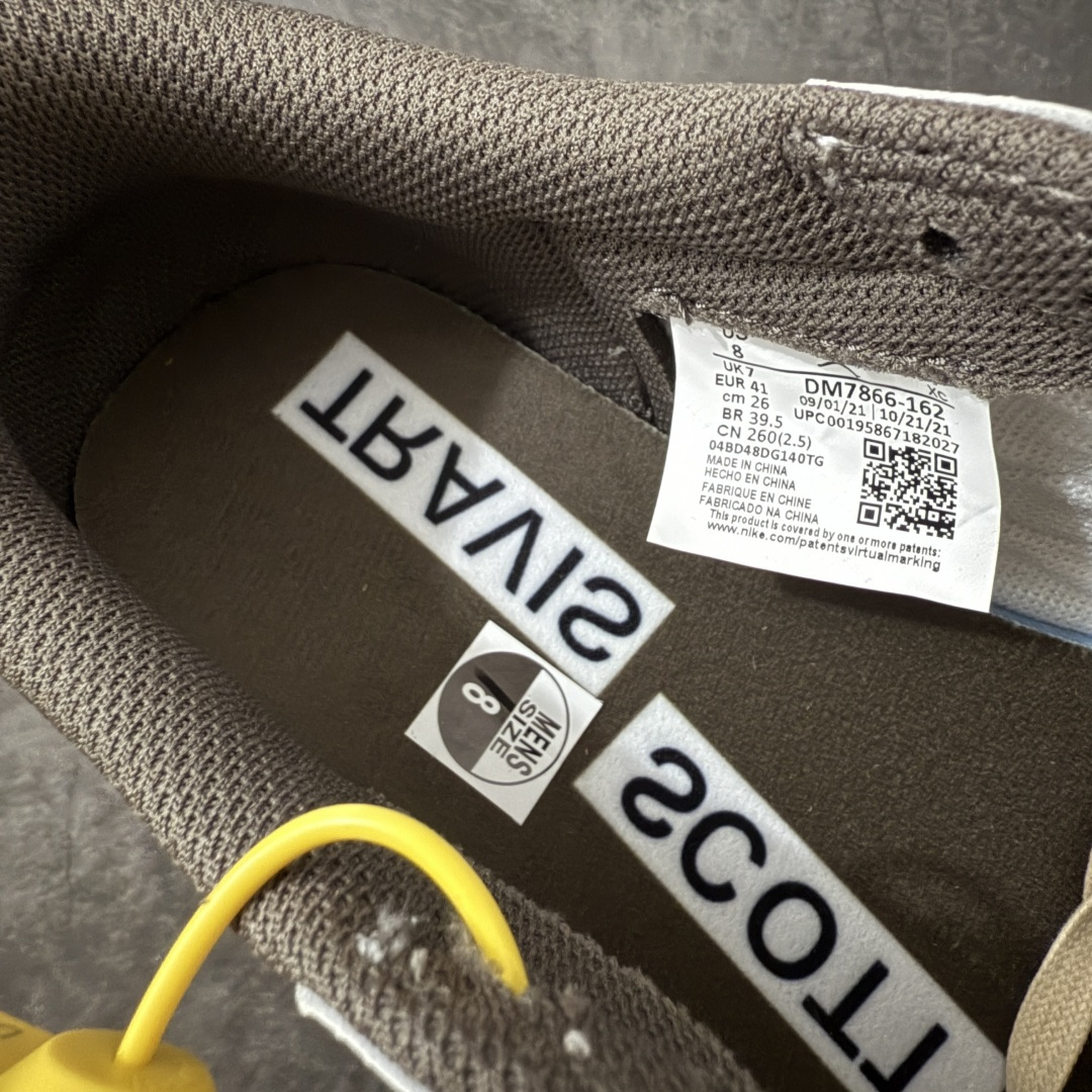 图片[8]-【GX2.0海外版】Travis Scott x Air Jordan AJ1 Low OG SP TS联名白棕倒钩低帮 DM7866-162 知名大厂出品 纯原第一梯队版本 产品品控稳定性领先行业 各方面均可对飙市面通货版 SZ原厂全套原楦原纸板冲刀磨具开发 原厂皮料加持 原厂港宝加持定型后跟R度完美 同源原厂电绣 鬼脸飞翼针数密度立体效果一致 百分百一致原鞋 原厂拉帮工艺 针距密度一致 后跟弧度收口自然不对折 极致一眼正品既视感 进口玻璃冲刀皮料裁剪零毛边 全鞋电脑针车工艺 品控清洁度最高QC检验标准 免检产品 原厂订购鞋盒、鞋标、防尘纸、鞋撑、鞋带 追求极致的原厂味道 尺码：36-48.5-选品中心