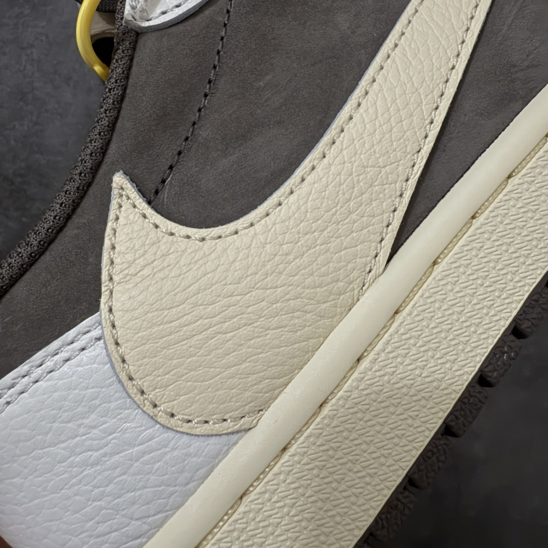 图片[3]-【GX2.0海外版】Travis Scott x Air Jordan AJ1 Low OG SP TS联名白棕倒钩低帮 DM7866-162 知名大厂出品 纯原第一梯队版本 产品品控稳定性领先行业 各方面均可对飙市面通货版 SZ原厂全套原楦原纸板冲刀磨具开发 原厂皮料加持 原厂港宝加持定型后跟R度完美 同源原厂电绣 鬼脸飞翼针数密度立体效果一致 百分百一致原鞋 原厂拉帮工艺 针距密度一致 后跟弧度收口自然不对折 极致一眼正品既视感 进口玻璃冲刀皮料裁剪零毛边 全鞋电脑针车工艺 品控清洁度最高QC检验标准 免检产品 原厂订购鞋盒、鞋标、防尘纸、鞋撑、鞋带 追求极致的原厂味道 尺码：36-48.5-选品中心