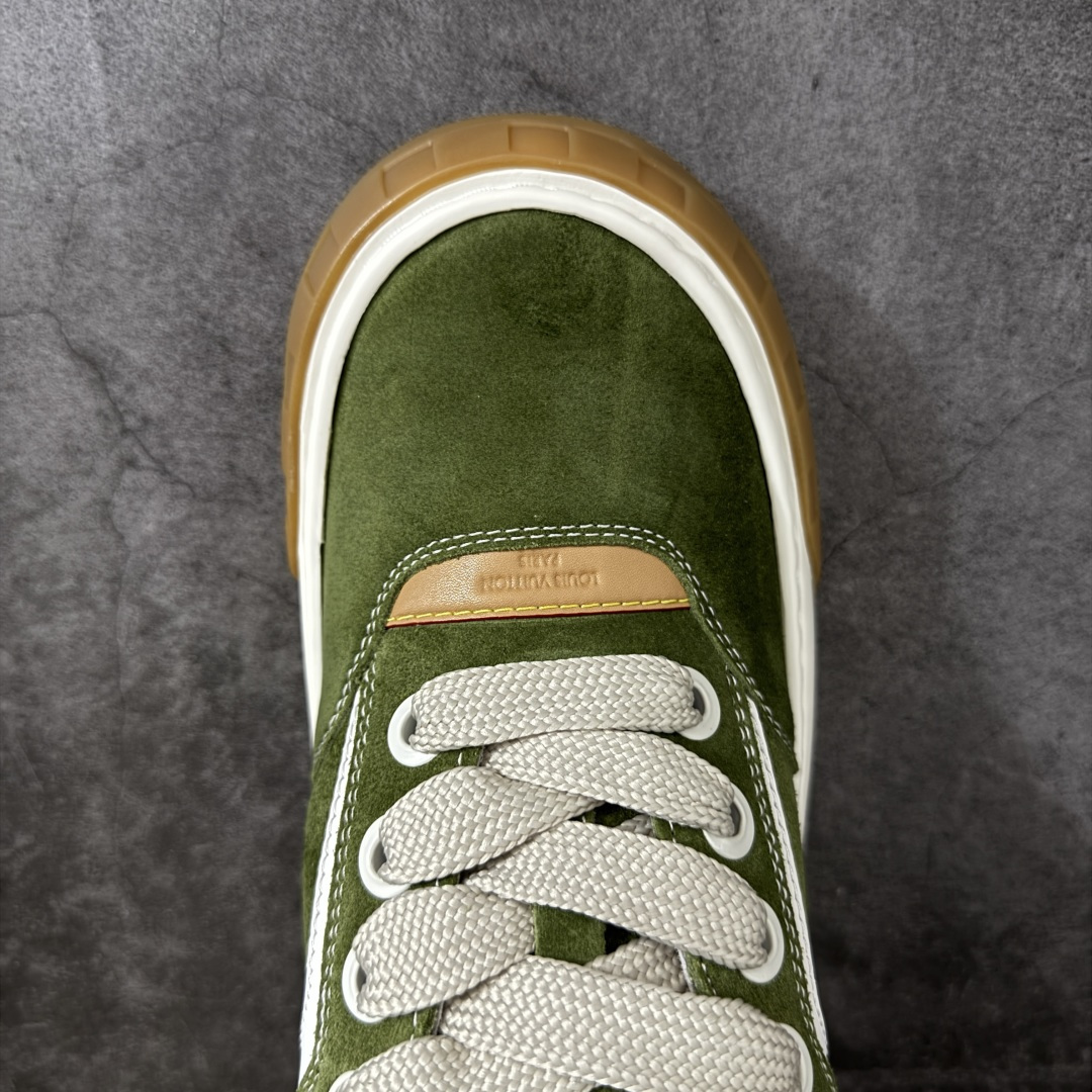 图片[5]-【HS顶级礼盒版】LV 路易威登LOUIS VUITTON Tilted Low Sneakers 倾斜系列低帮复古休闲运动文化百搭板鞋 2026早春款板鞋 饼干鞋 礼盒包装 私模开发大底 正确细节 原鞋原材料1：1打造 完美版型做工 欢迎对比市场任何品质的货品 广东原产 专业LV大厂出品 正确底 大底开发近半年 原楦型开发纸版 全鞋原材料打造 细节 针车 烫金 中底无可挑剔 包装说明书防尘布袋物件(附送官方快递加固牛皮纸外盒!!)# 尺码：39 40 41 42 43 44 45 46-选品中心
